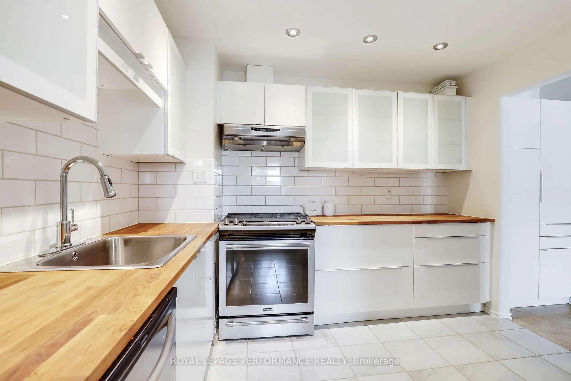 Photo 14 of 81 C Glen Park Drive, Ottawa, Blackburn Hamlet (South) — HOMEH