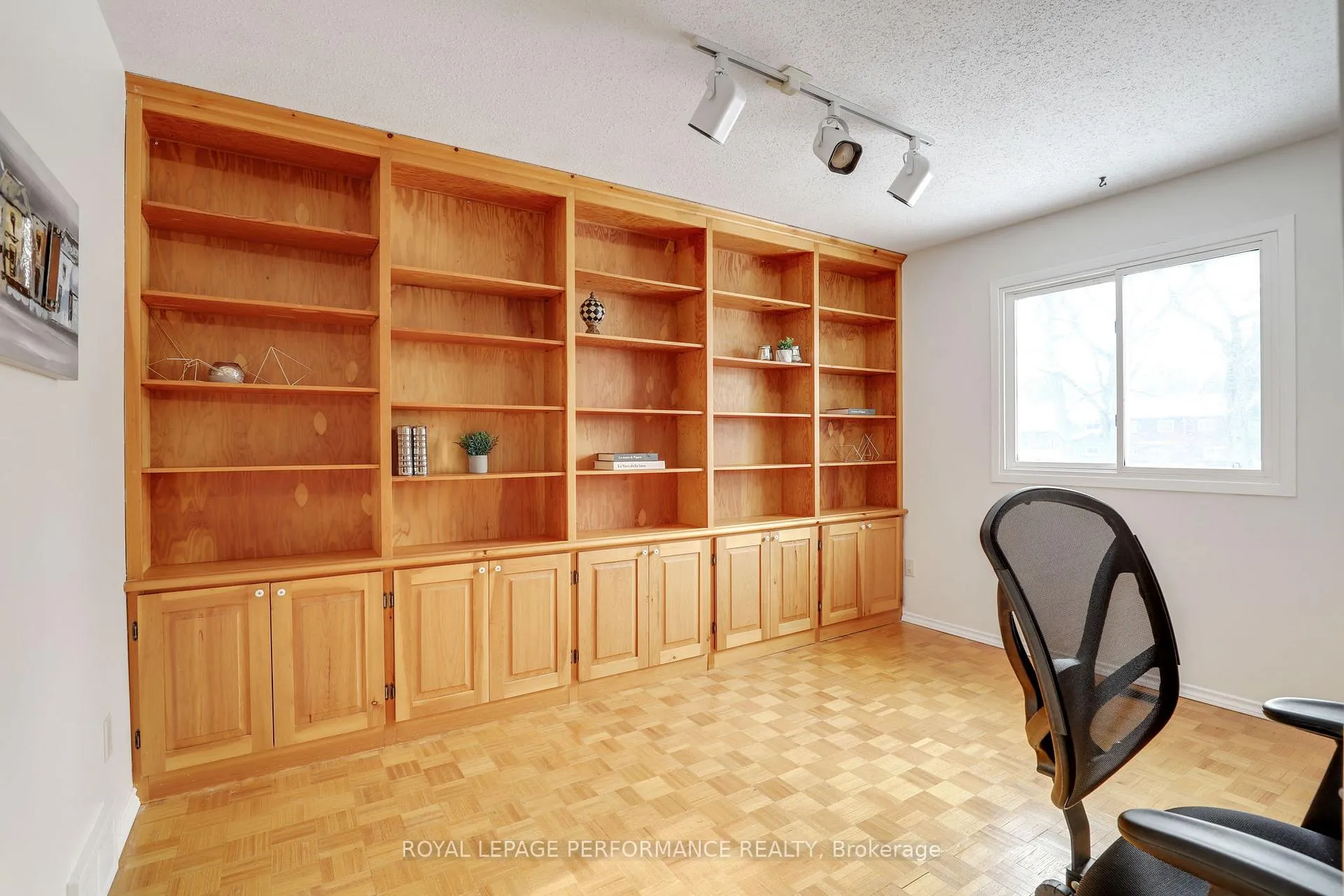 Photo 17 of 81 C Glen Park Drive, Ottawa, Blackburn Hamlet (South) — HOMEH