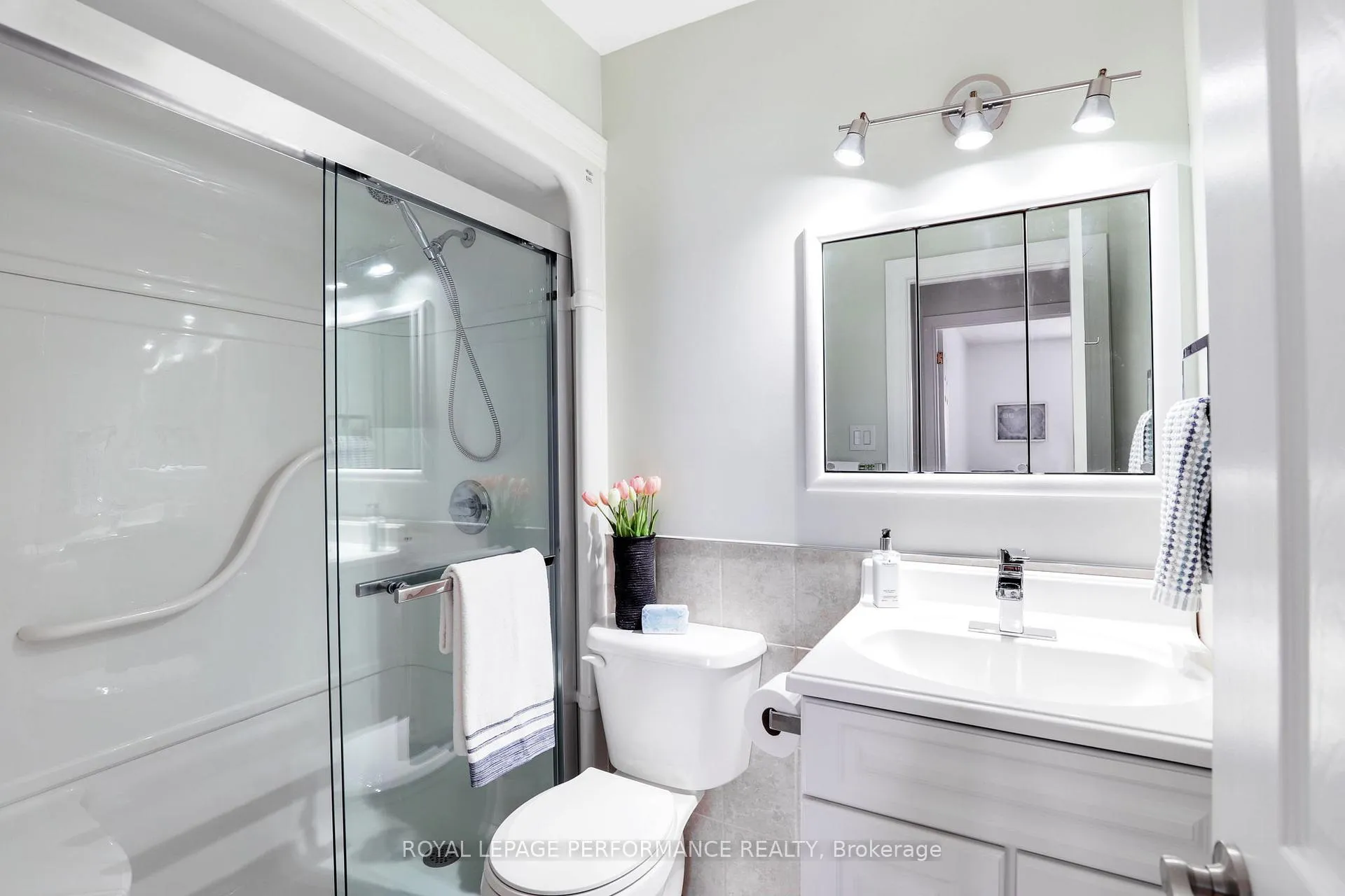 Photo 21 of 81 C Glen Park Drive, Ottawa, Blackburn Hamlet (South) — HOMEH