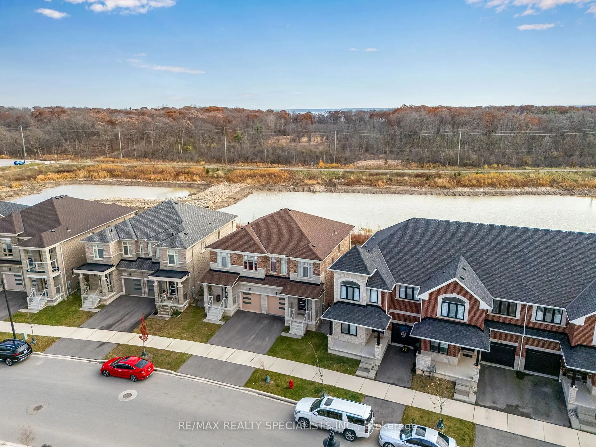 Photo 4 of 78 Great Falls Boulevard, Hamilton, Waterdown — HOMEH