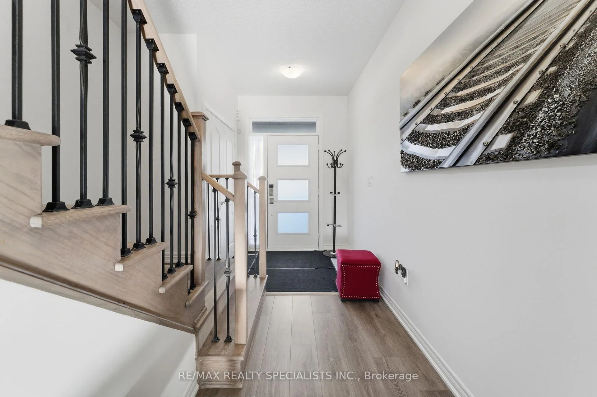 Photo 5 of 78 Great Falls Boulevard, Hamilton, Waterdown — HOMEH