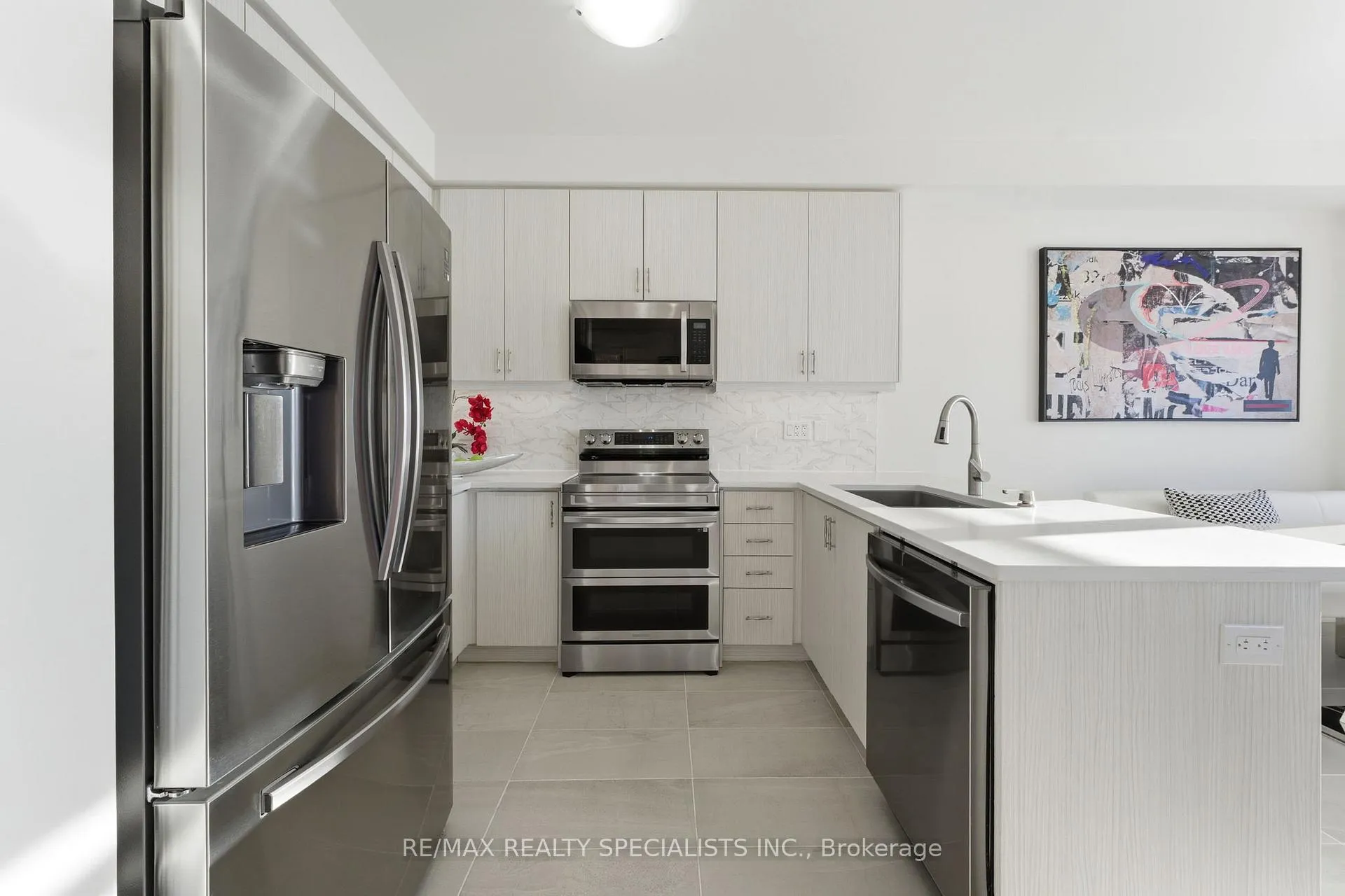 Photo 15 of 78 Great Falls Boulevard, Hamilton, Waterdown — HOMEH