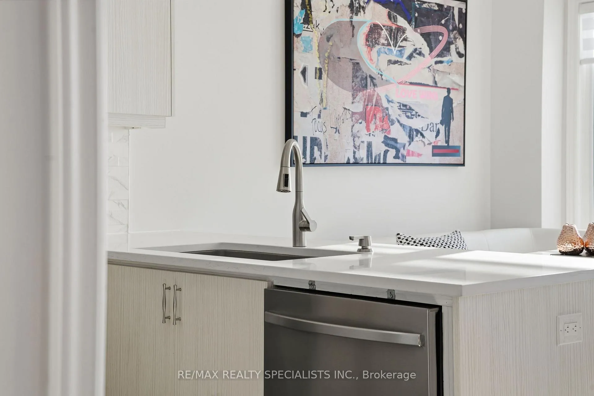 Photo 16 of 78 Great Falls Boulevard, Hamilton, Waterdown — HOMEH