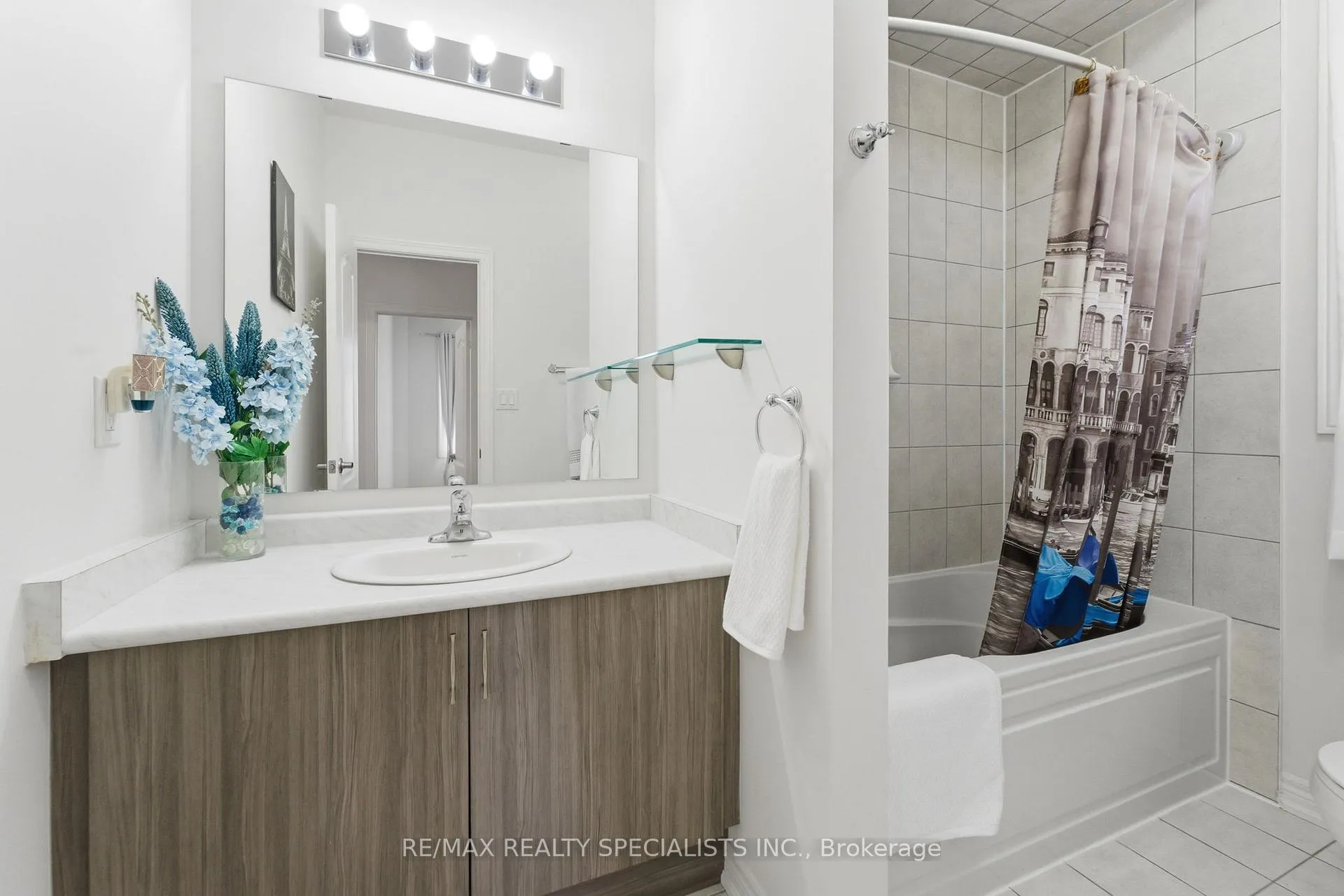 Photo 37 of 78 Great Falls Boulevard, Hamilton, Waterdown — HOMEH