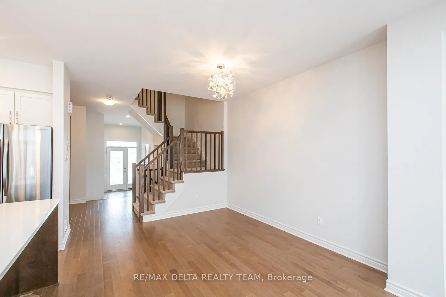 Photo 2 of 667 Cordelette Circle, Ottawa, Mer Bleue/Bradley Estates/Anderson Park — HOMEH