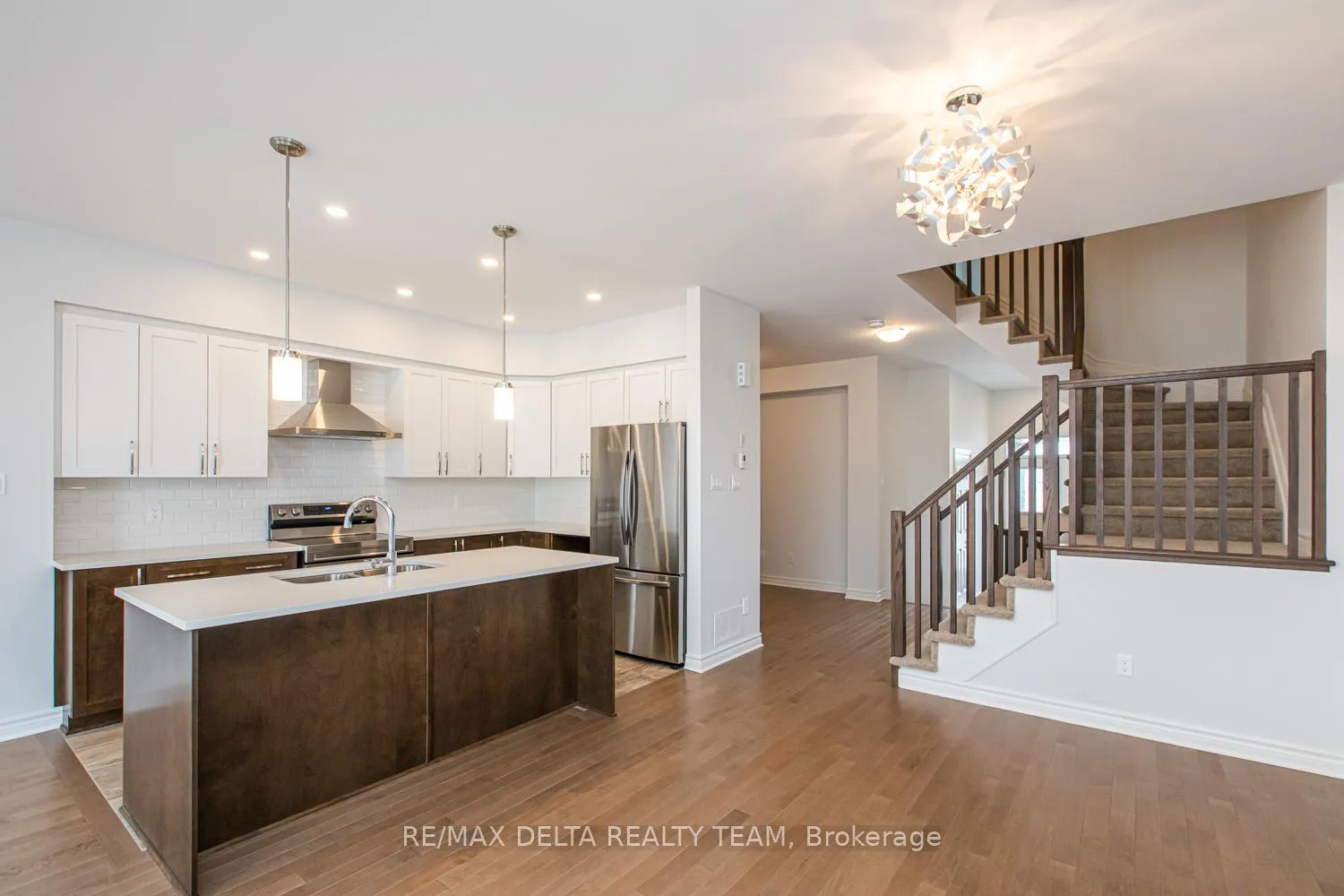 Photo 3 of 667 Cordelette Circle, Ottawa, Mer Bleue/Bradley Estates/Anderson Park — HOMEH