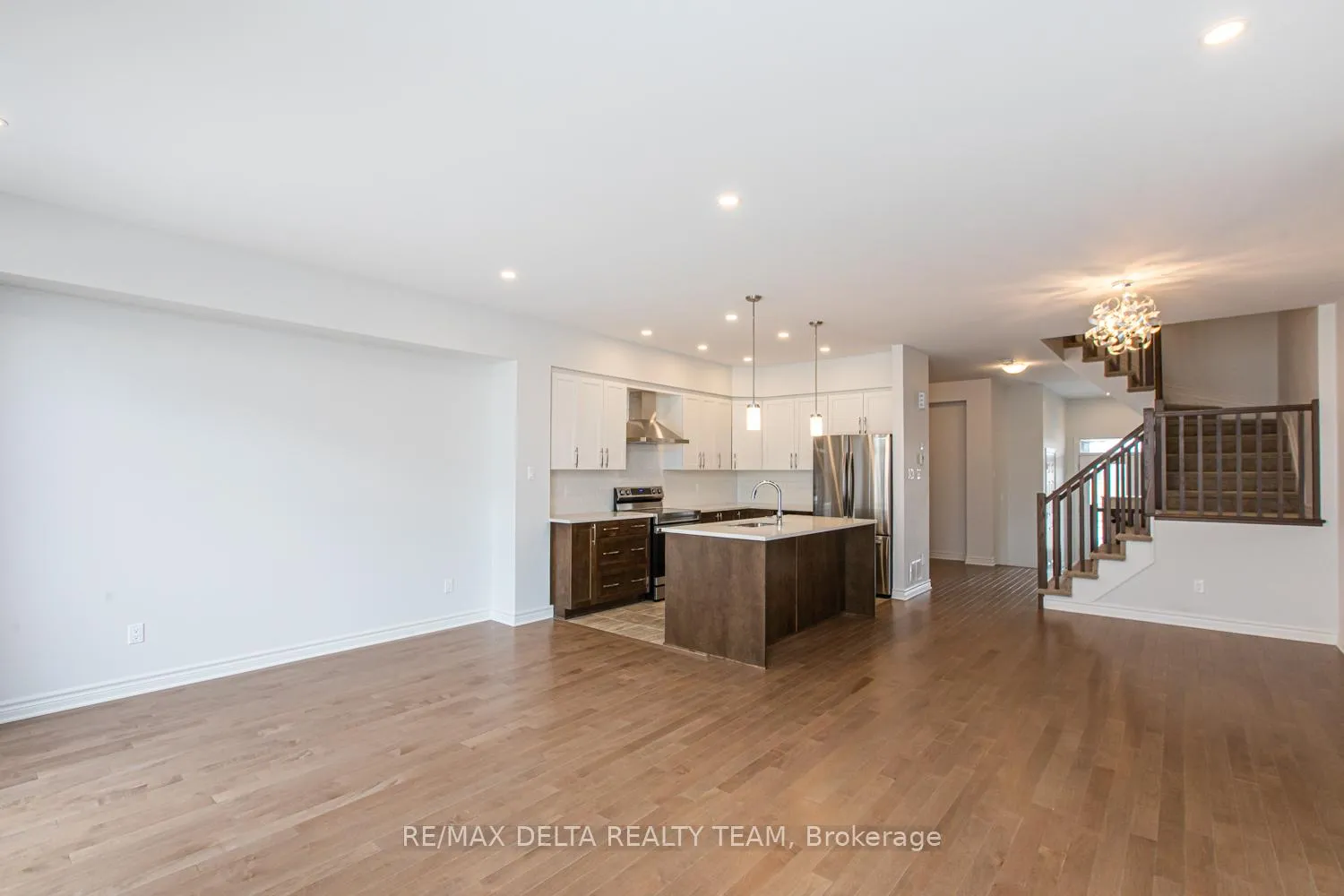 Photo 4 of 667 Cordelette Circle, Ottawa, Mer Bleue/Bradley Estates/Anderson Park — HOMEH