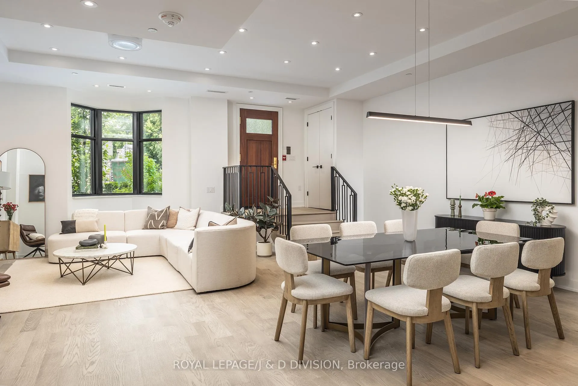 Photo 3 of Unit TH2, 1 Strathgowan Avenue, Toronto, Lawrence Park South — HOMEH