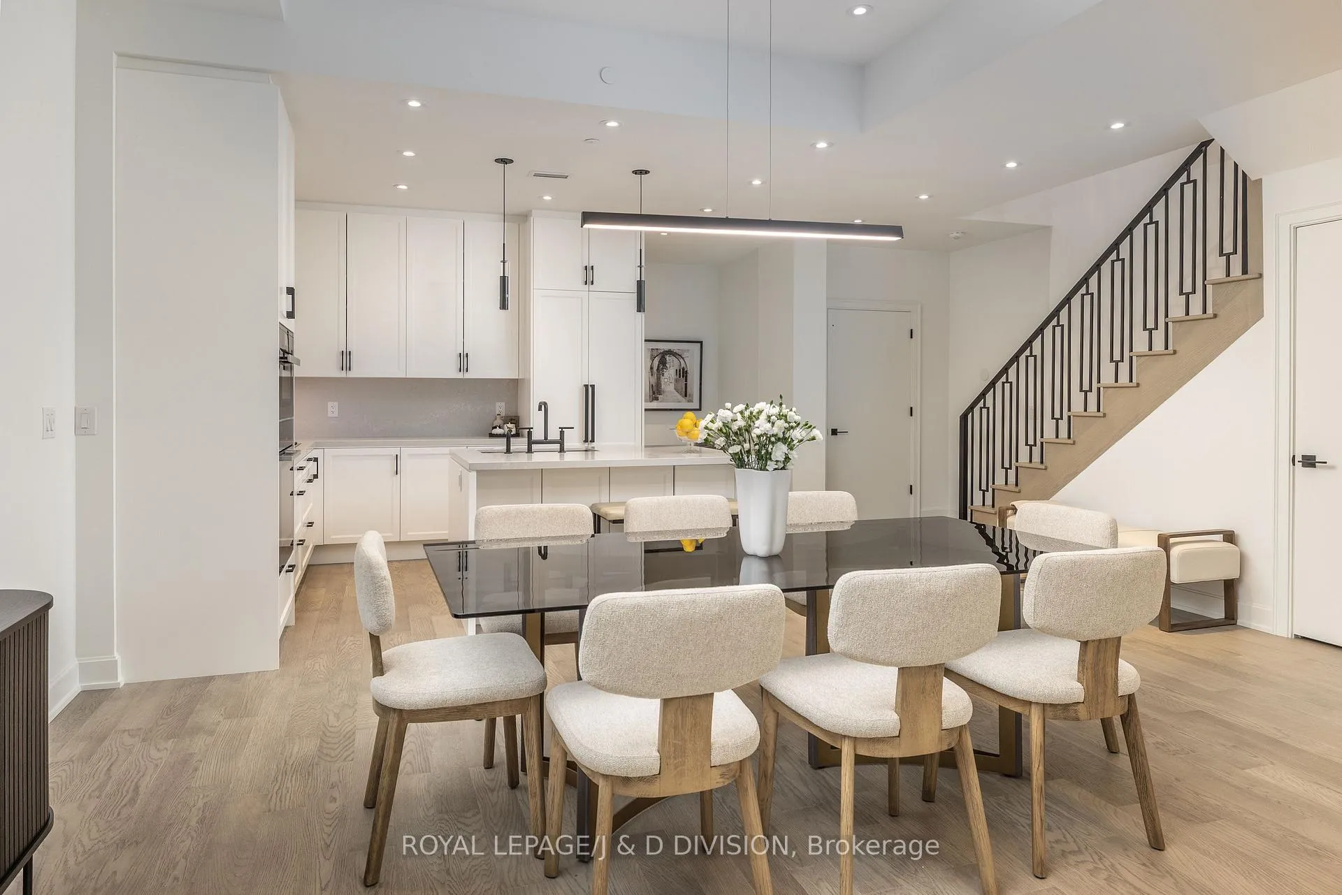 Photo 4 of Unit TH2, 1 Strathgowan Avenue, Toronto, Lawrence Park South — HOMEH