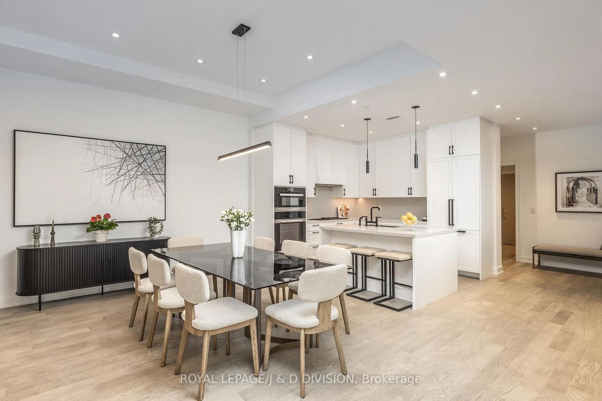 Photo 6 of Unit TH2, 1 Strathgowan Avenue, Toronto, Lawrence Park South — HOMEH