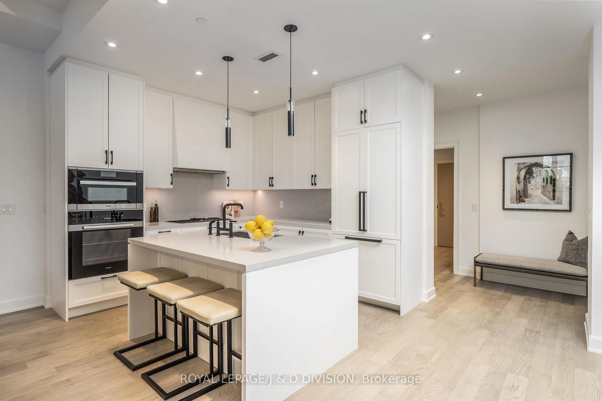 Photo 7 of Unit TH2, 1 Strathgowan Avenue, Toronto, Lawrence Park South — HOMEH