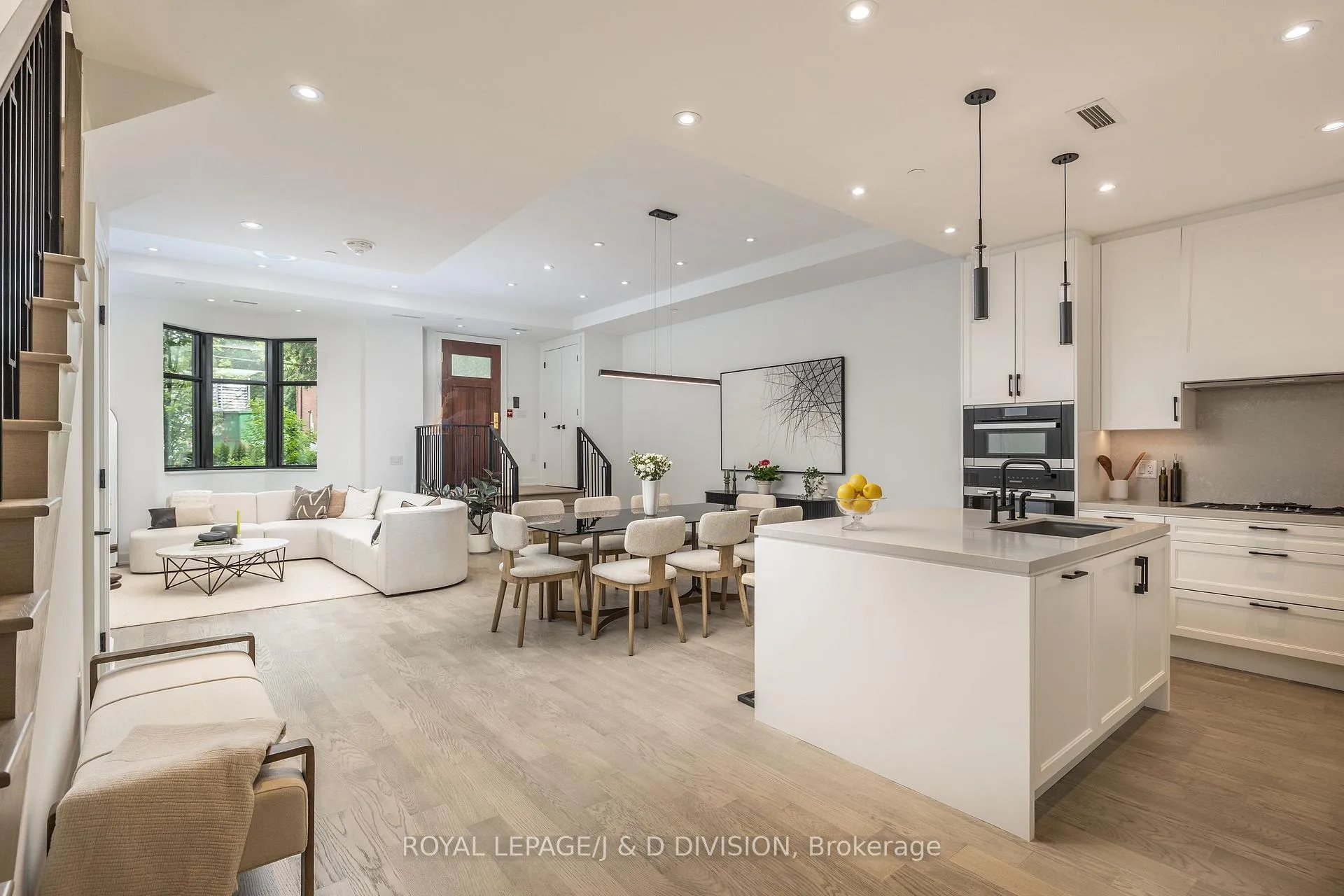 Photo 9 of Unit TH2, 1 Strathgowan Avenue, Toronto, Lawrence Park South — HOMEH