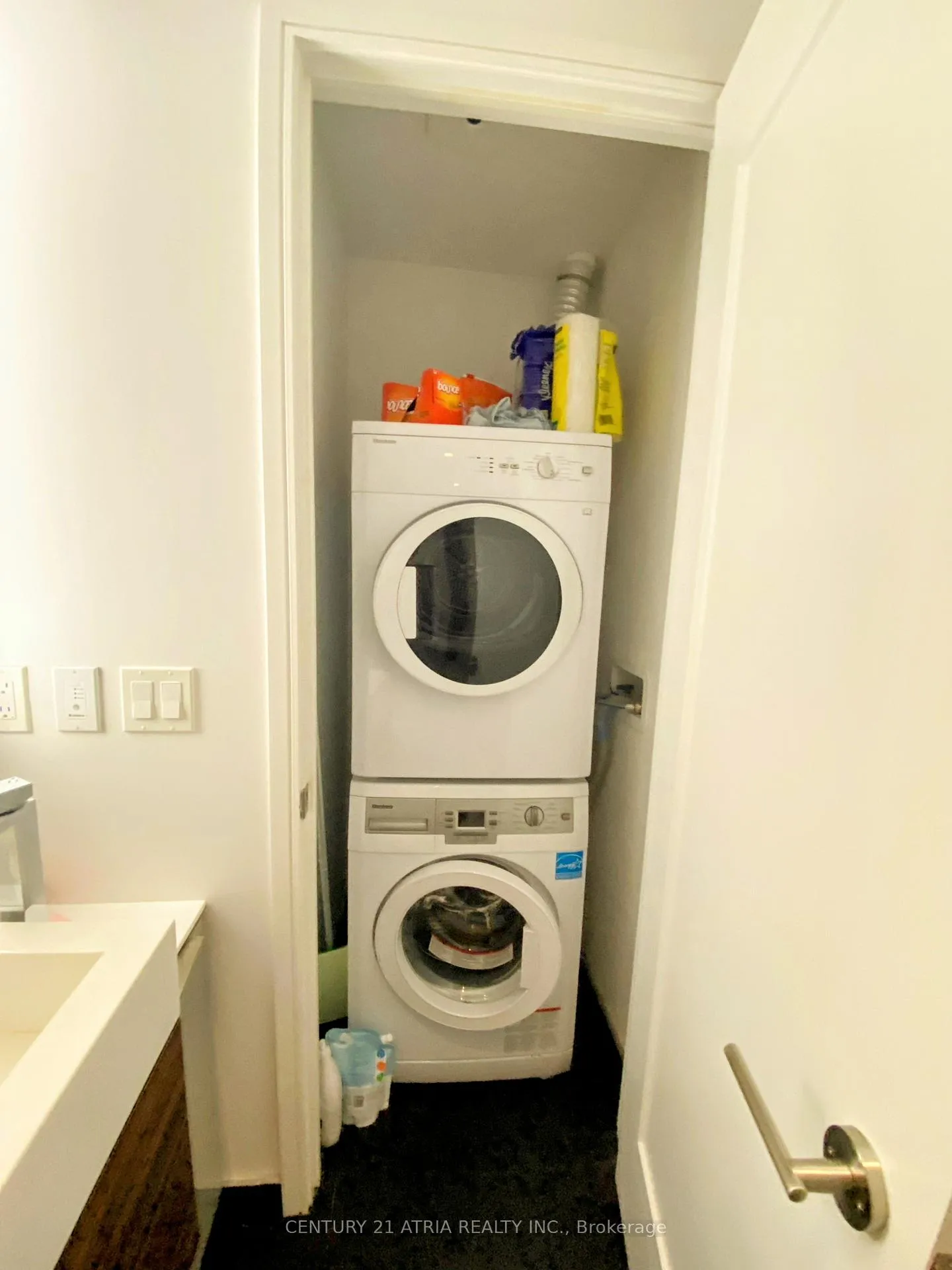 Photo 5 of Unit 1712, 88 Scott Street, Toronto, Church-Yonge Corridor — HOMEH