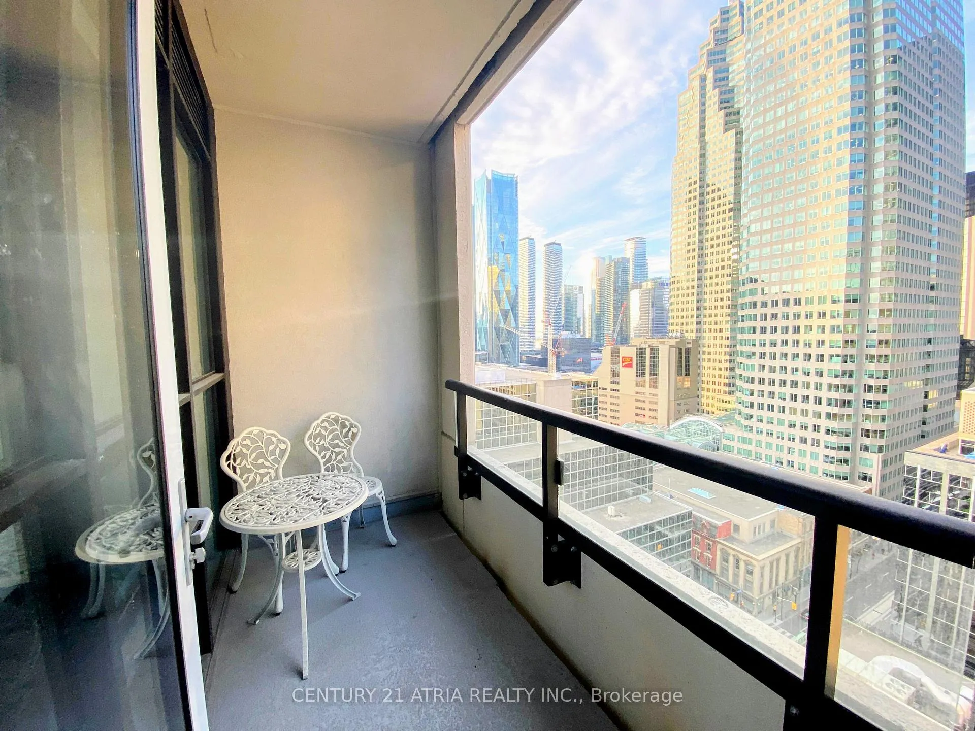 Photo 6 of Unit 1712, 88 Scott Street, Toronto, Church-Yonge Corridor — HOMEH