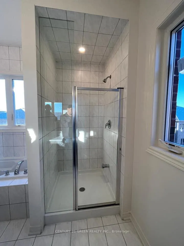 Photo 8 of Unit (Upper), 300 Skinner Road, Hamilton, Waterdown — HOMEH