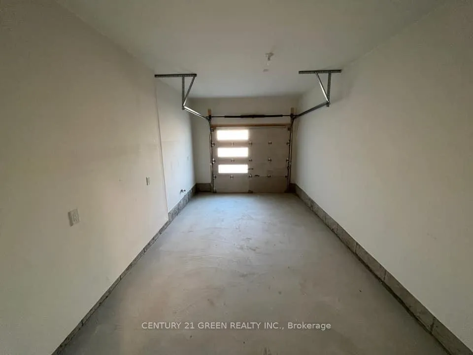Photo 23 of Unit (Upper), 300 Skinner Road, Hamilton, Waterdown — HOMEH