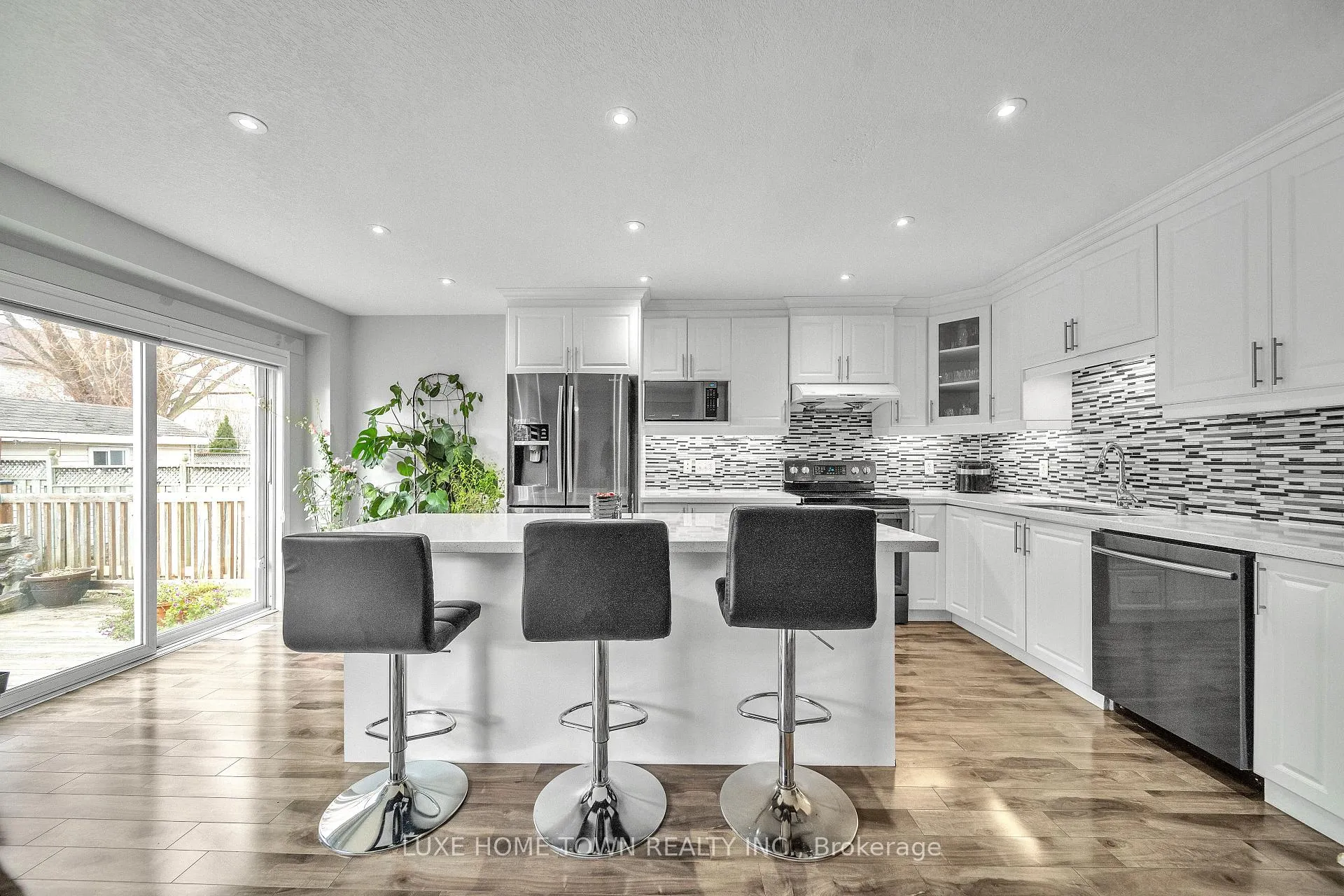 Photo 16 of 130 Adler Drive, Cambridge — HOMEH