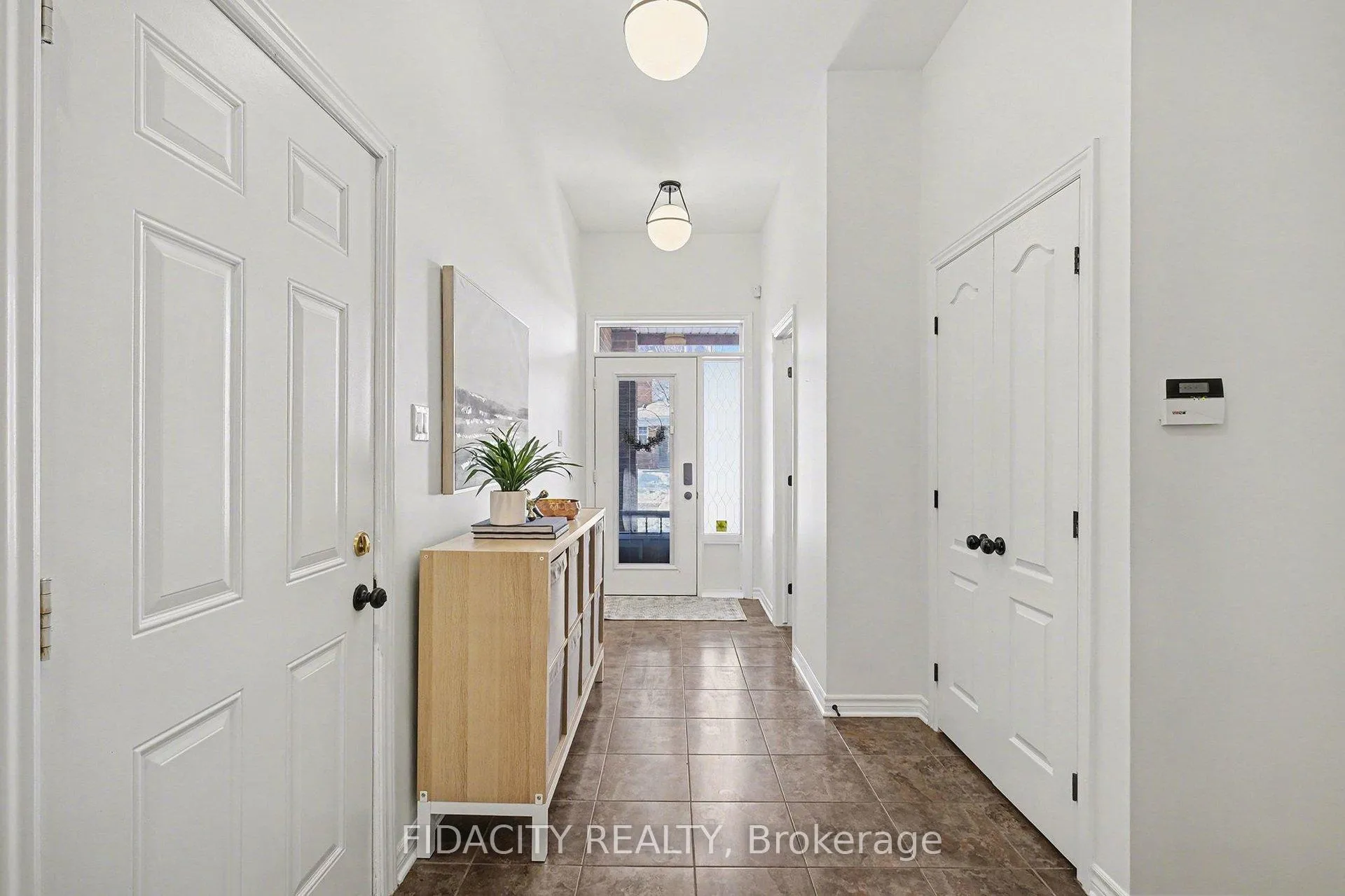 Photo 3 of 291 Horseshoe Crescent, Ottawa, Stittsville (North) — HOMEH