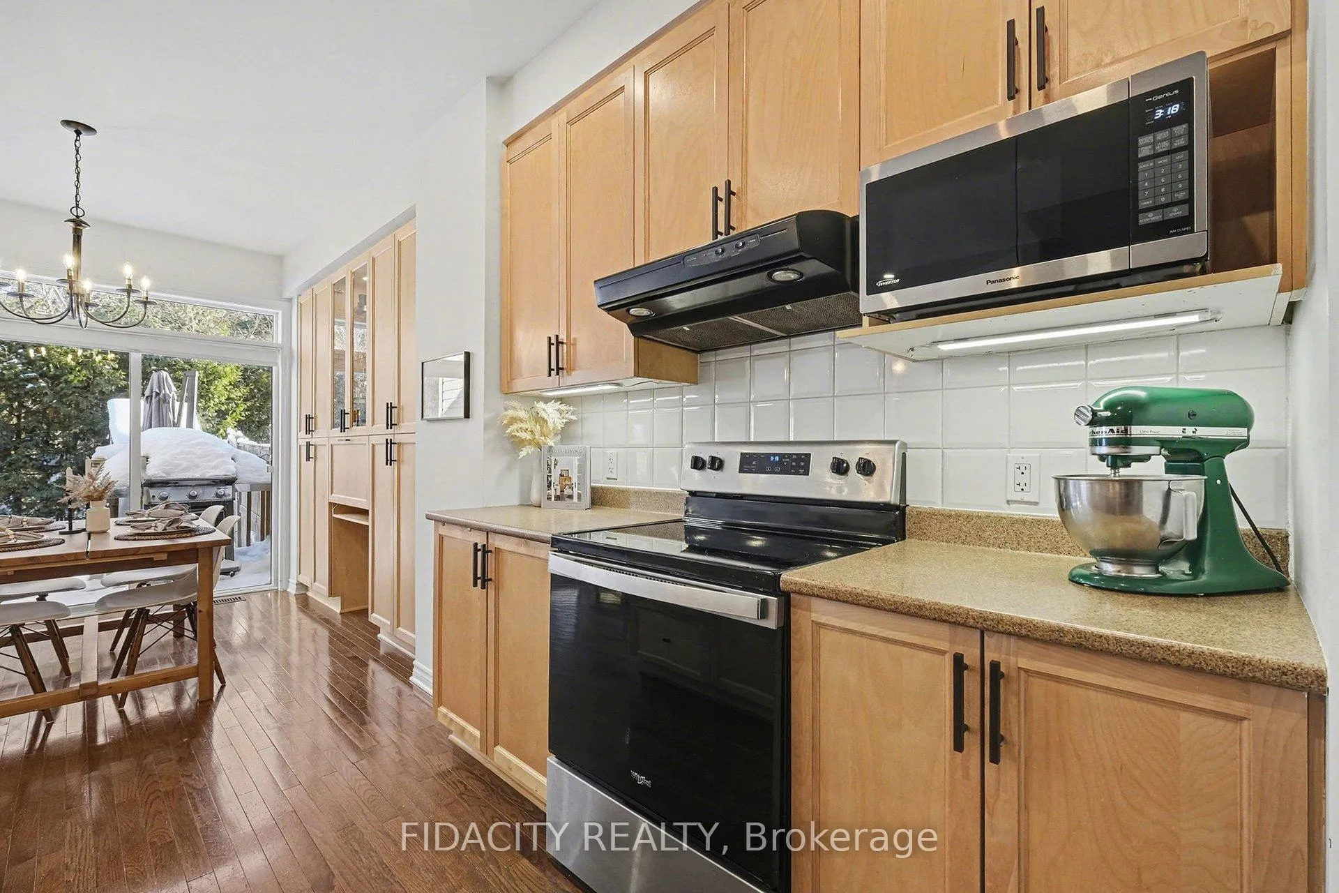 Photo 12 of 291 Horseshoe Crescent, Ottawa, Stittsville (North) — HOMEH