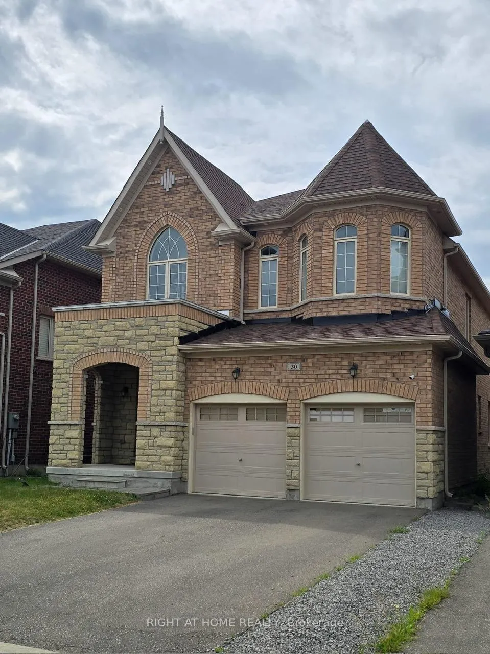 Photo 1 of Unit upper, 30 Alistair Crescent, Vaughan, Kleinburg — HOMEH