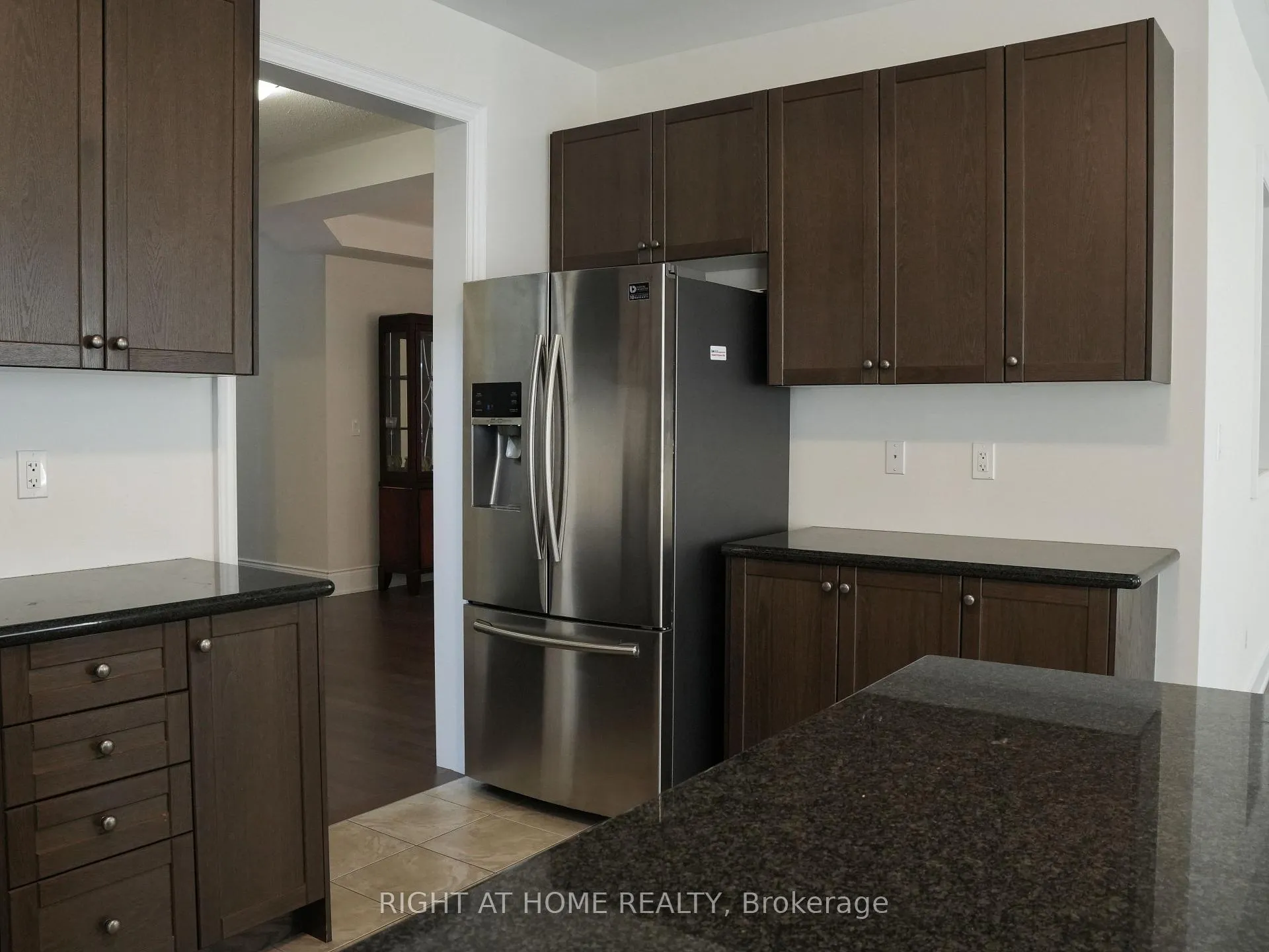 Photo 4 of Unit upper, 30 Alistair Crescent, Vaughan, Kleinburg — HOMEH