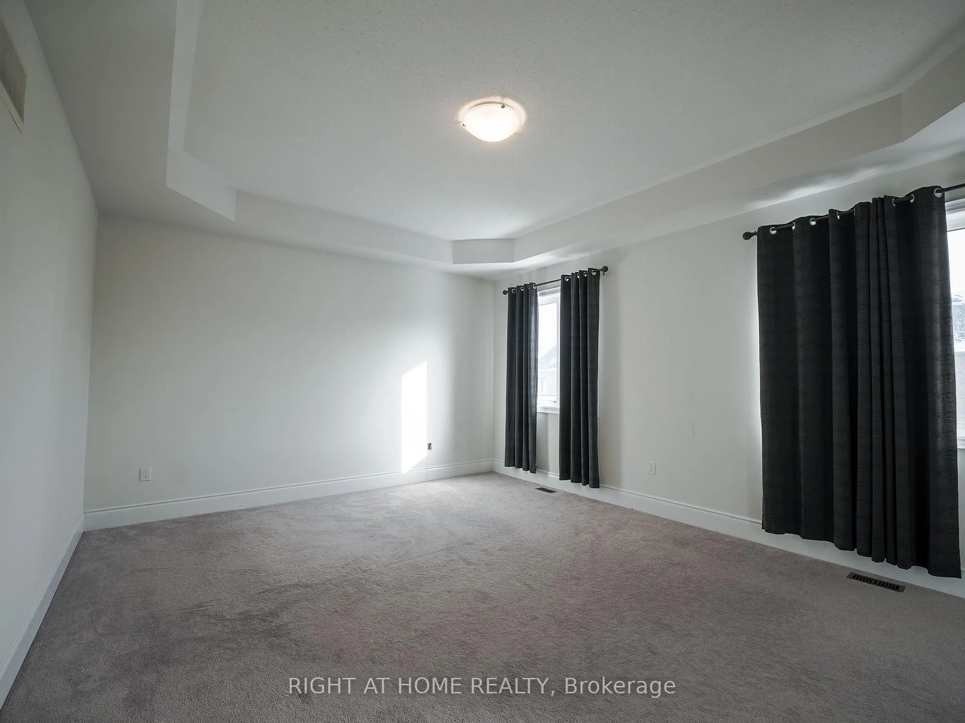 Photo 8 of Unit upper, 30 Alistair Crescent, Vaughan, Kleinburg — HOMEH