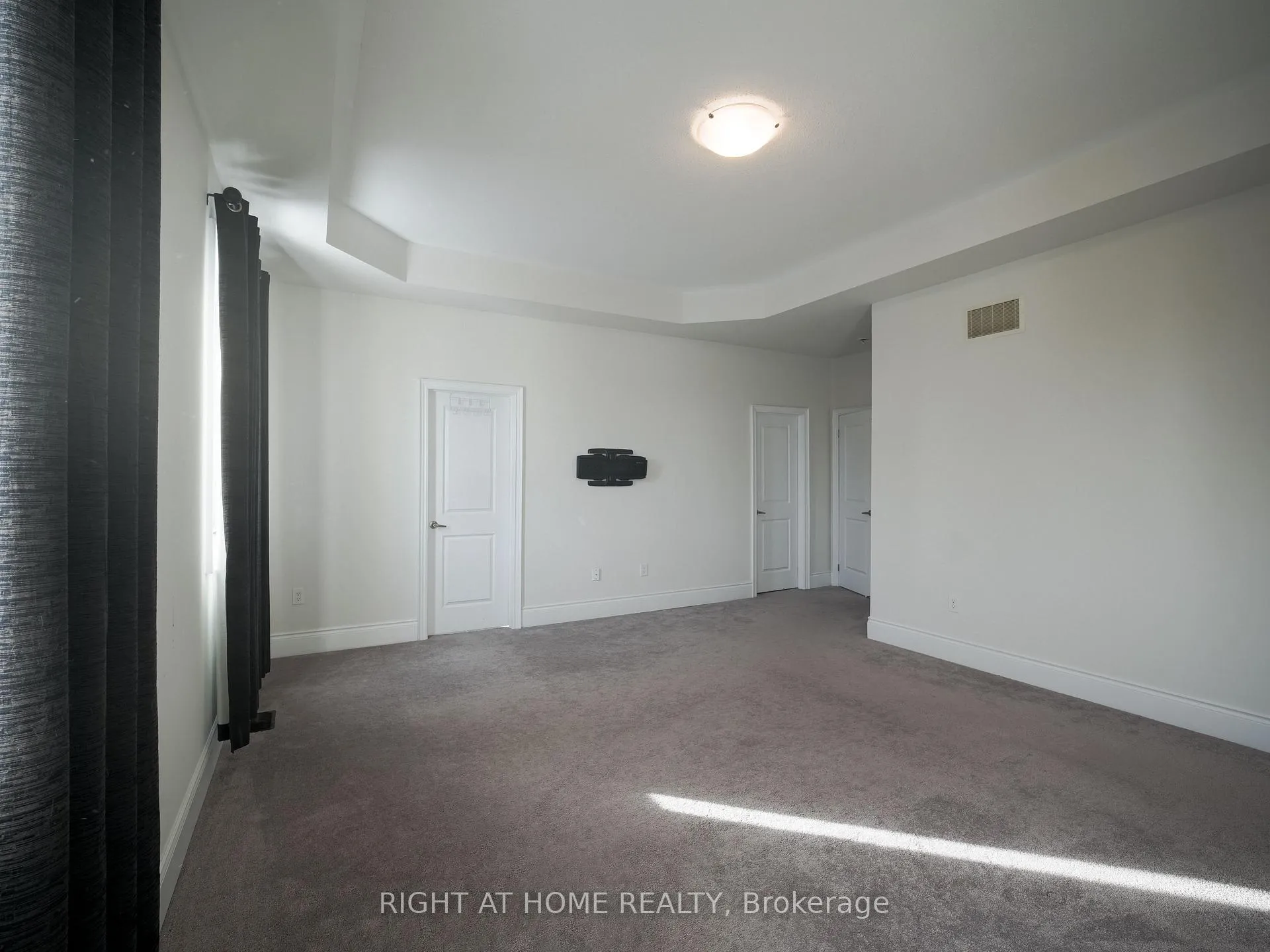 Photo 9 of Unit upper, 30 Alistair Crescent, Vaughan, Kleinburg — HOMEH