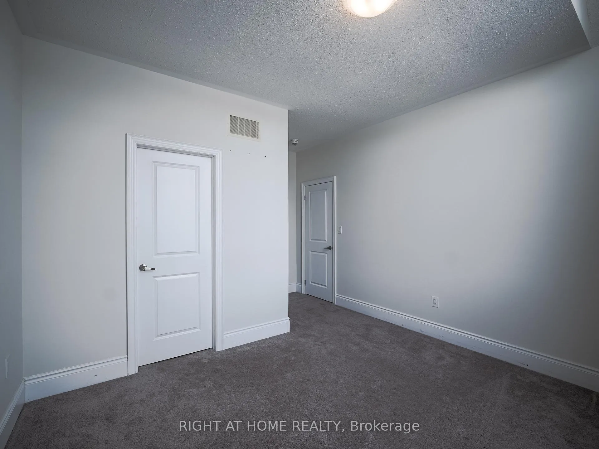 Photo 18 of Unit upper, 30 Alistair Crescent, Vaughan, Kleinburg — HOMEH