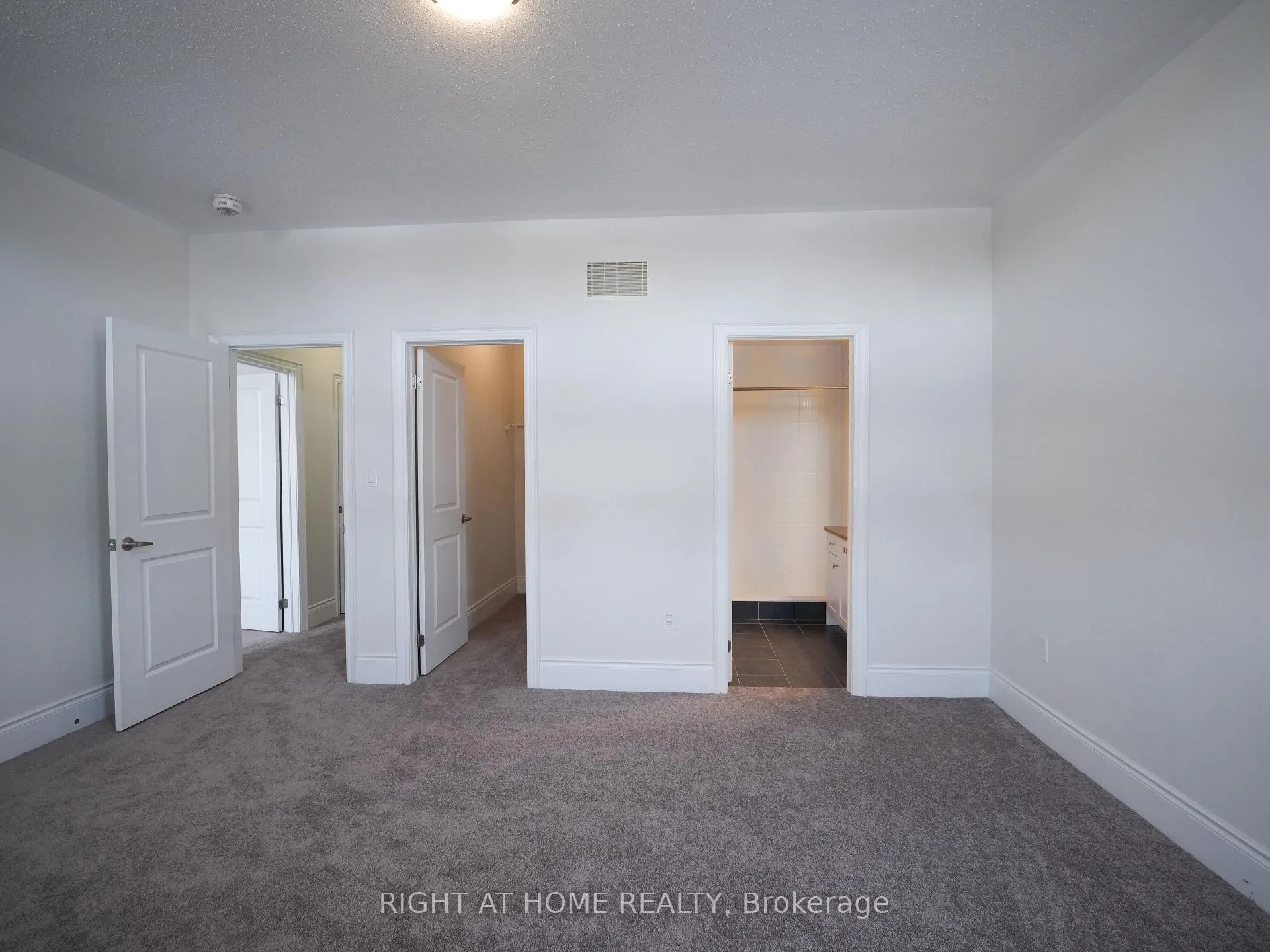 Photo 21 of Unit upper, 30 Alistair Crescent, Vaughan, Kleinburg — HOMEH