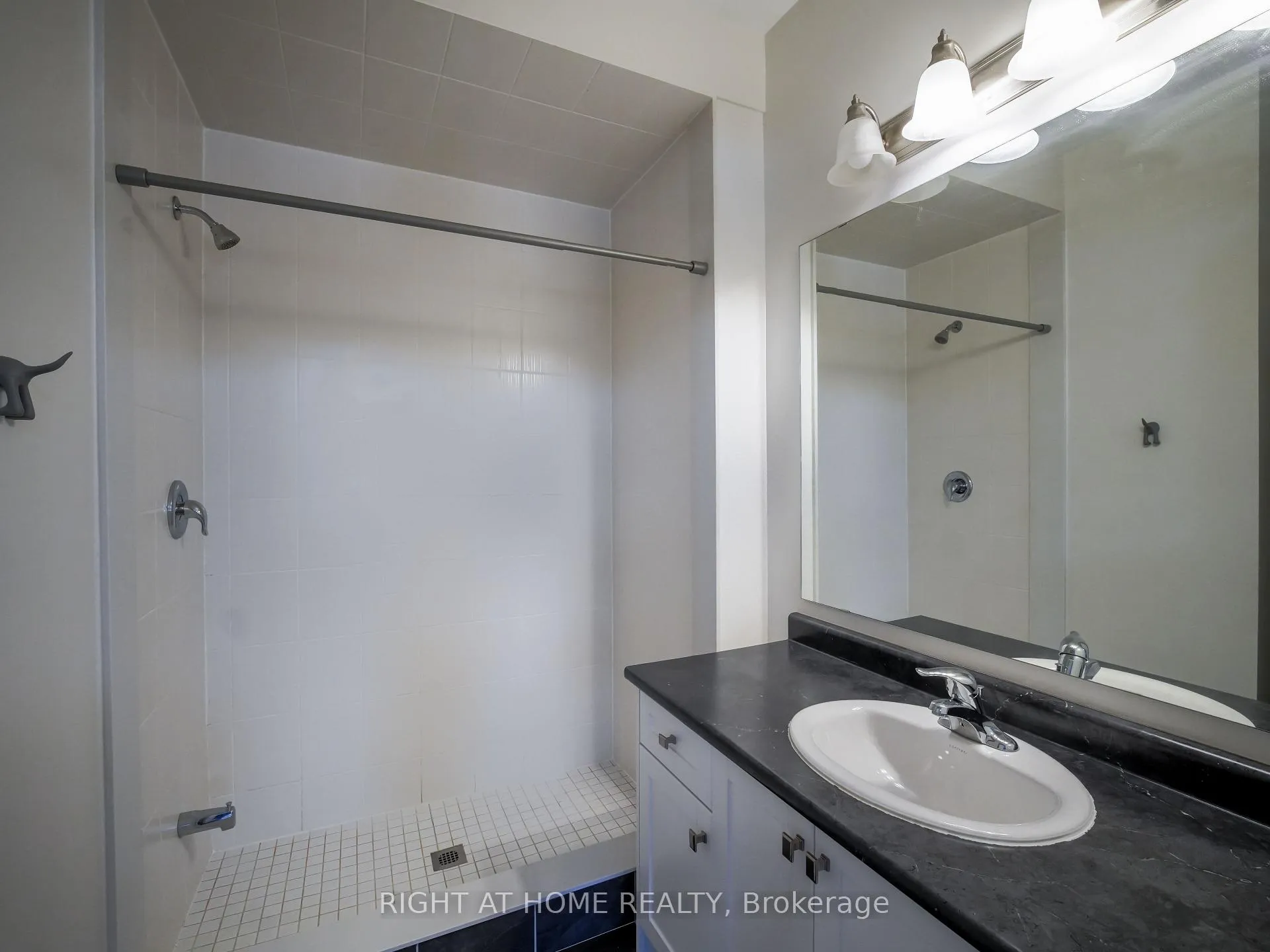 Photo 22 of Unit upper, 30 Alistair Crescent, Vaughan, Kleinburg — HOMEH
