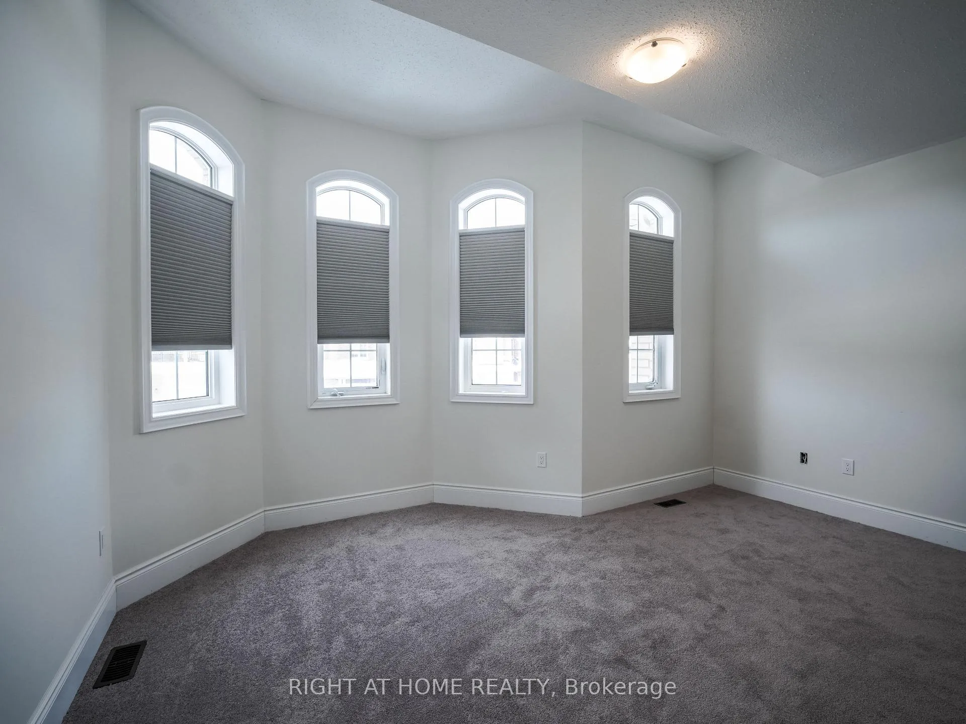 Photo 24 of Unit upper, 30 Alistair Crescent, Vaughan, Kleinburg — HOMEH