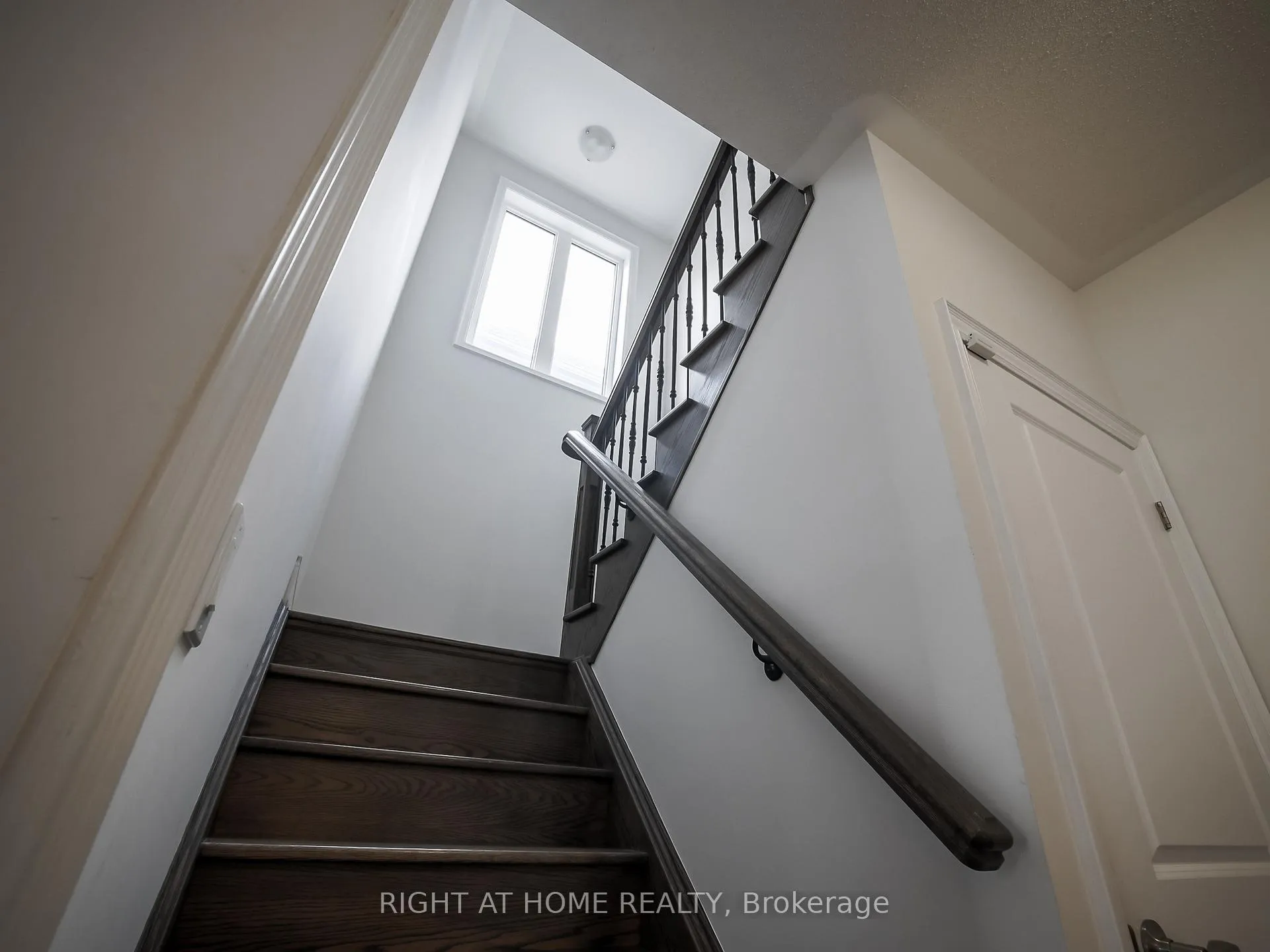 Photo 25 of Unit upper, 30 Alistair Crescent, Vaughan, Kleinburg — HOMEH