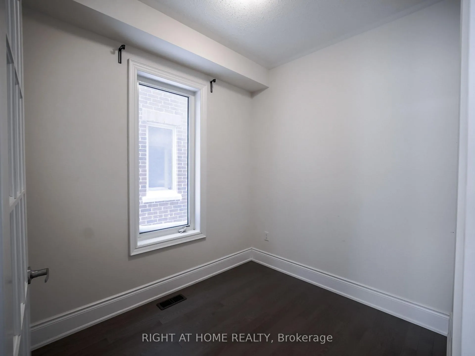 Photo 28 of Unit upper, 30 Alistair Crescent, Vaughan, Kleinburg — HOMEH