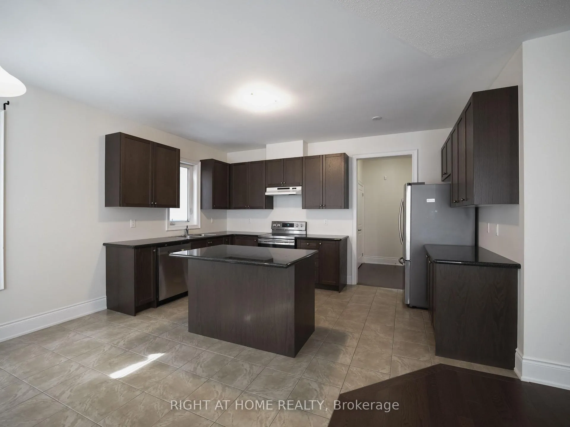 Photo 31 of Unit upper, 30 Alistair Crescent, Vaughan, Kleinburg — HOMEH