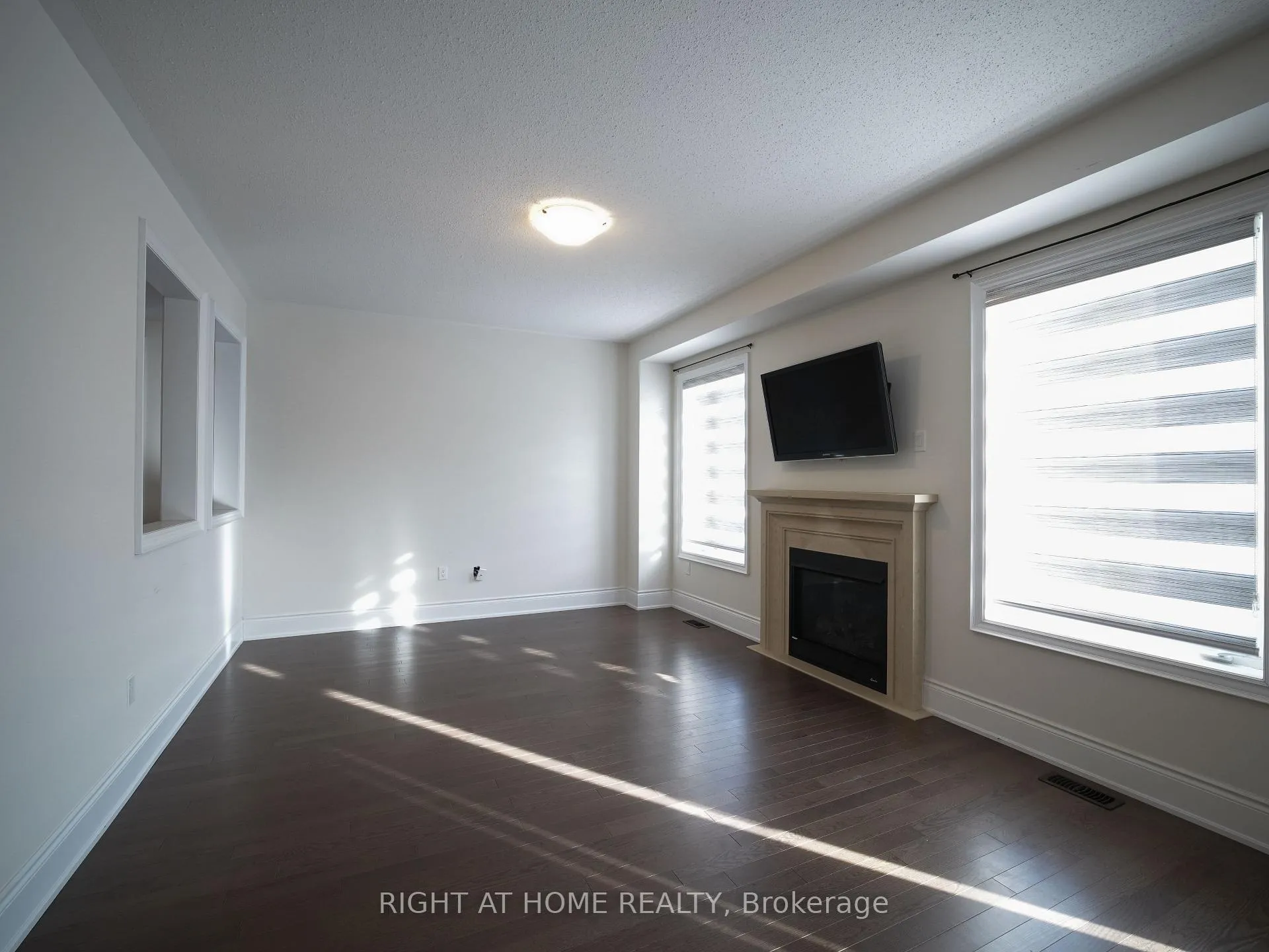 Photo 32 of Unit upper, 30 Alistair Crescent, Vaughan, Kleinburg — HOMEH
