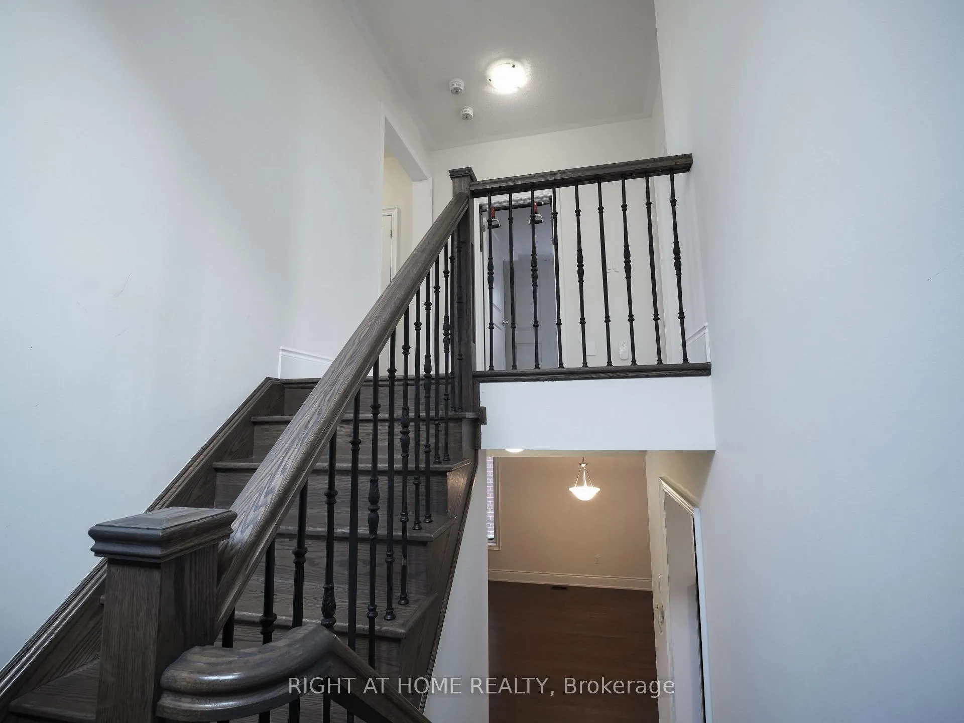 Photo 34 of Unit upper, 30 Alistair Crescent, Vaughan, Kleinburg — HOMEH