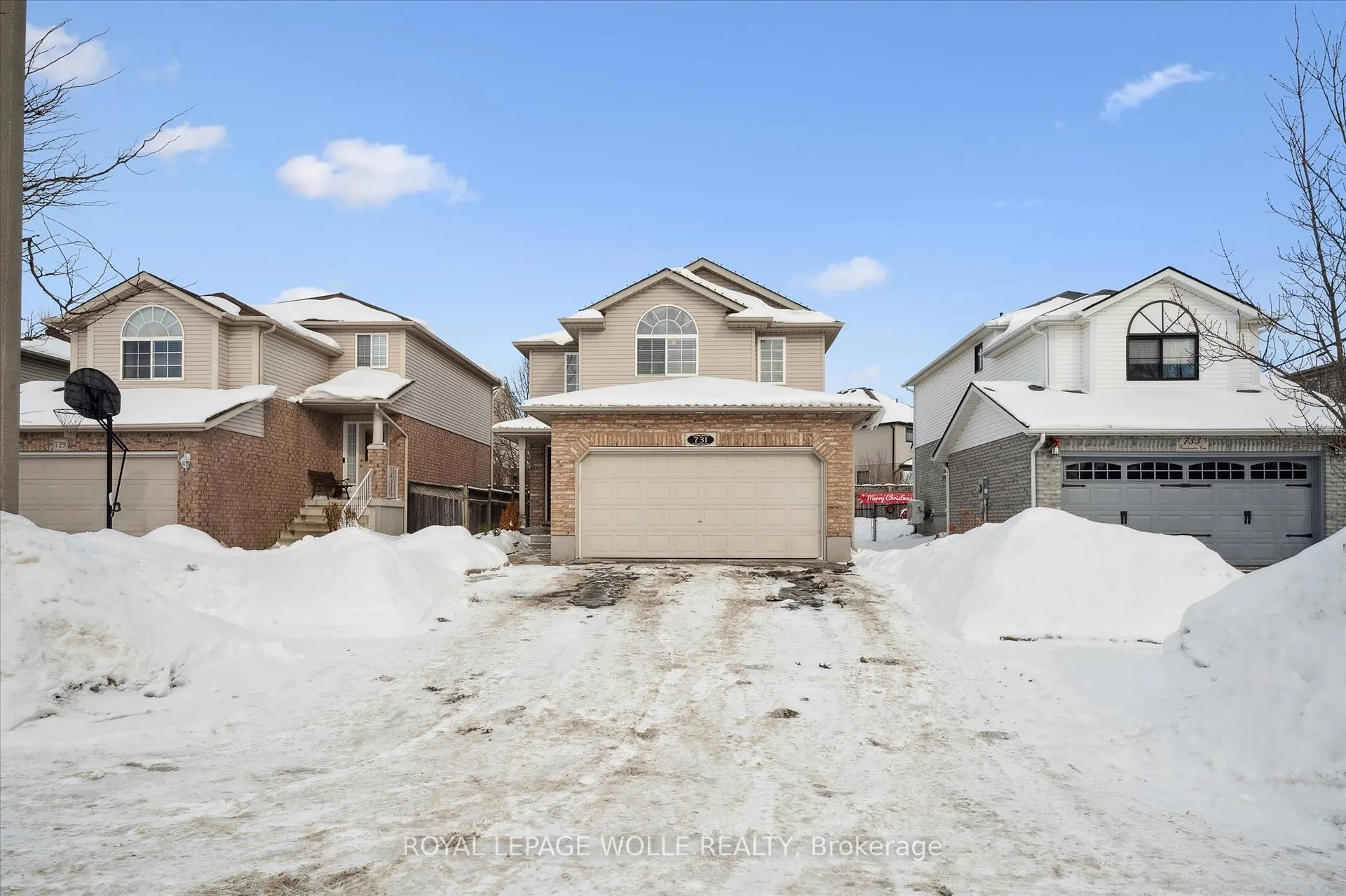 Photo 2 of 731 Breakwater Crescent, Waterloo — HOMEH