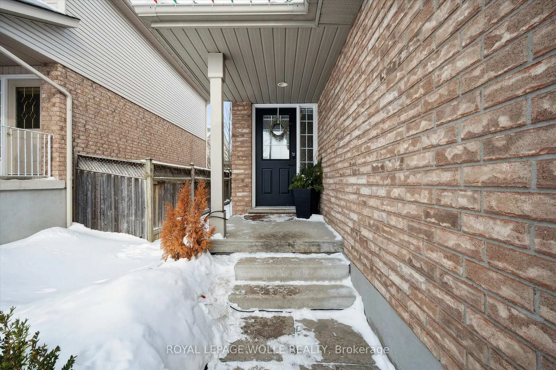 Photo 5 of 731 Breakwater Crescent, Waterloo — HOMEH