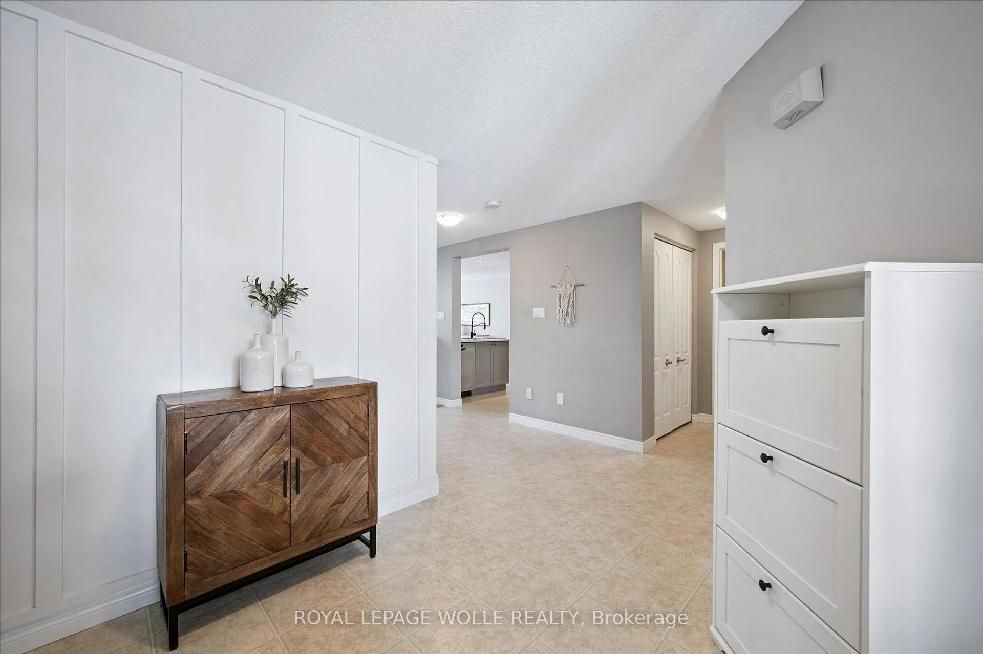Photo 7 of 731 Breakwater Crescent, Waterloo — HOMEH