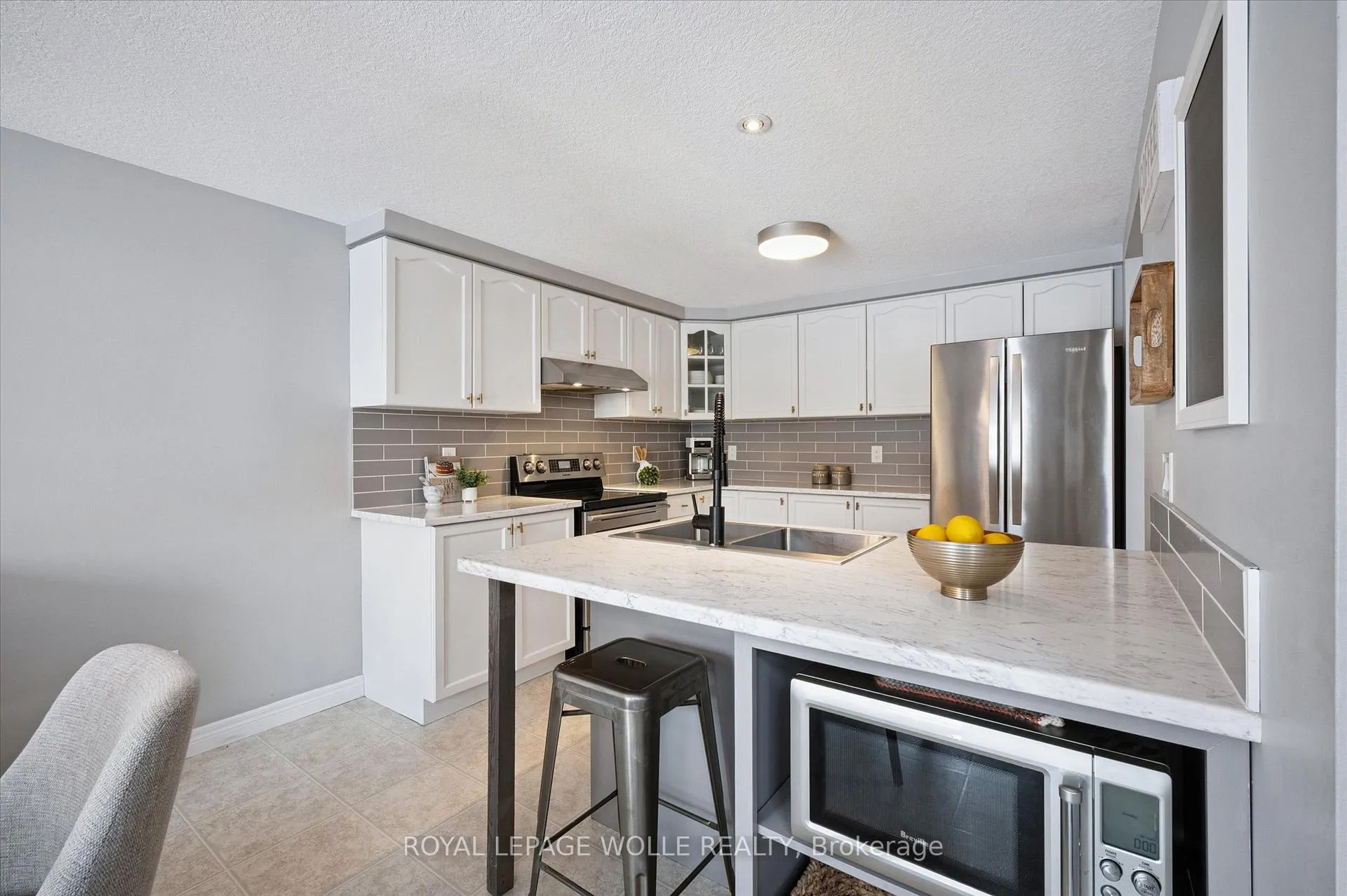 Photo 11 of 731 Breakwater Crescent, Waterloo — HOMEH