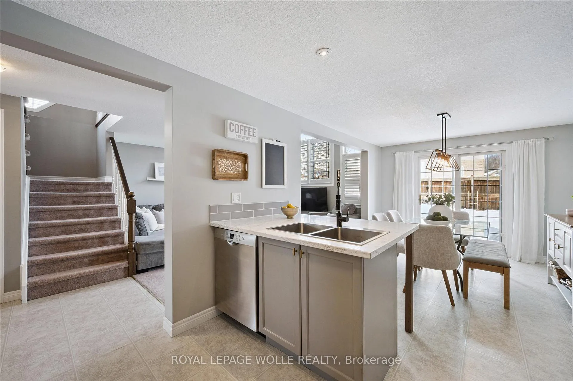 Photo 14 of 731 Breakwater Crescent, Waterloo — HOMEH
