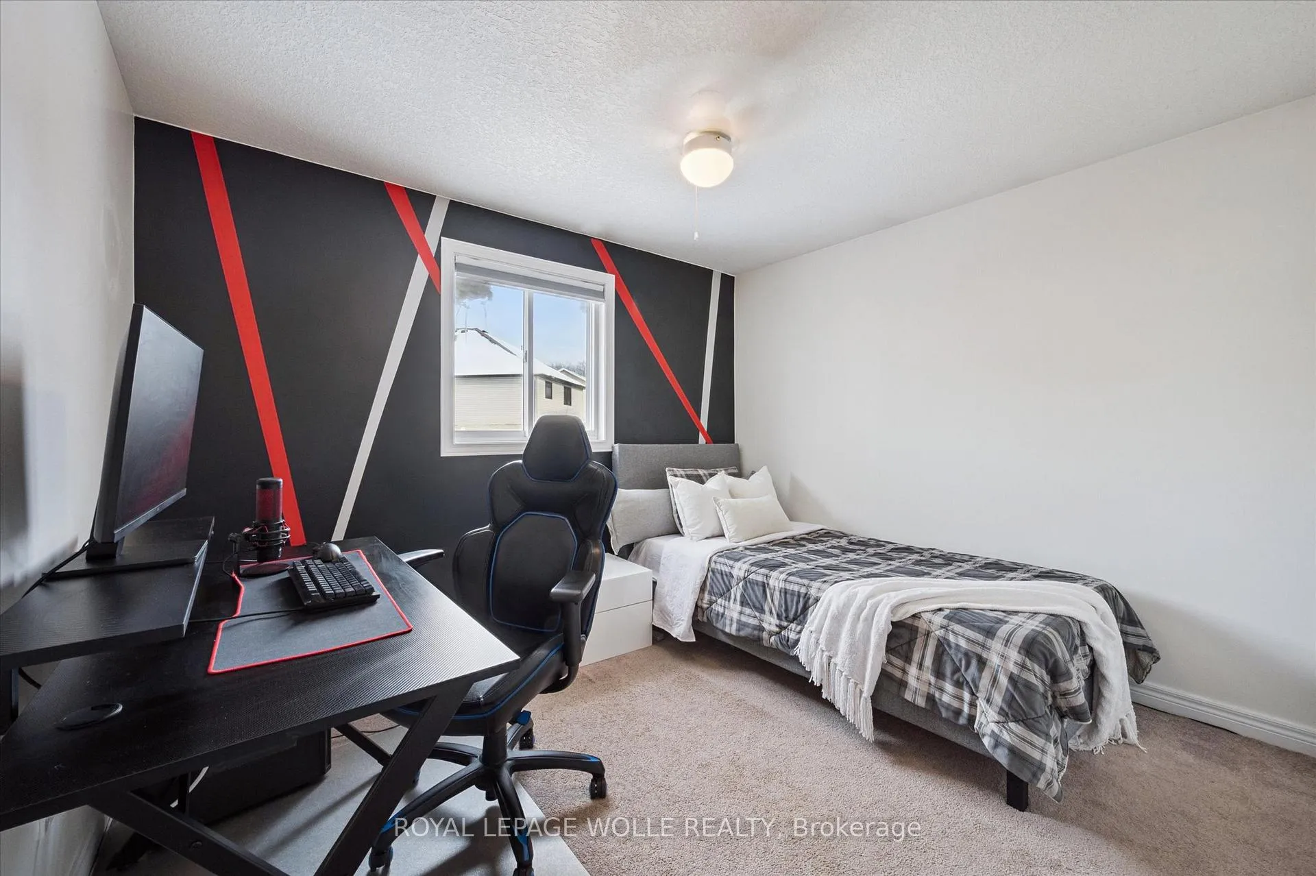 Photo 21 of 731 Breakwater Crescent, Waterloo — HOMEH
