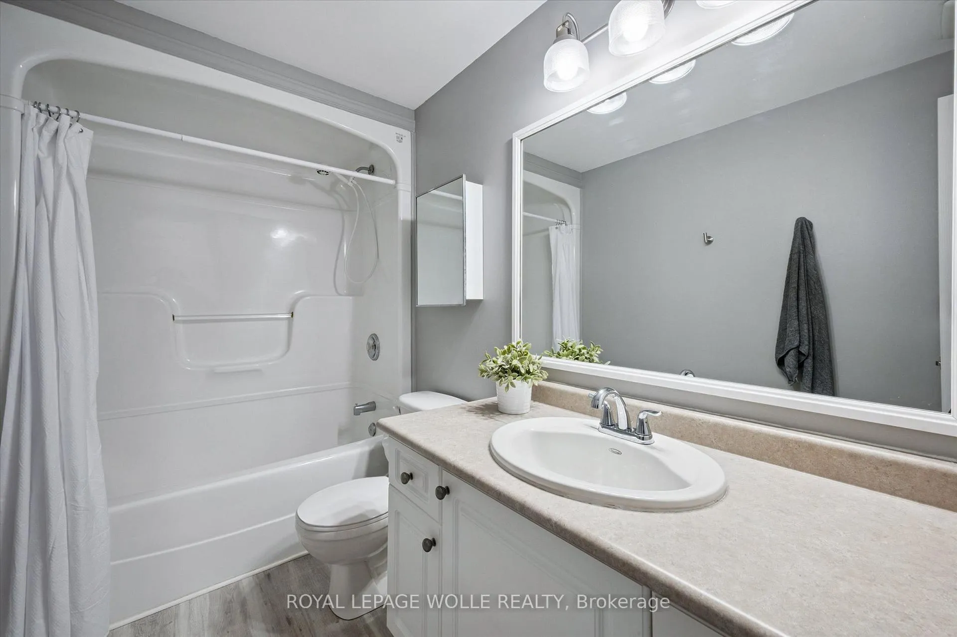 Photo 23 of 731 Breakwater Crescent, Waterloo — HOMEH