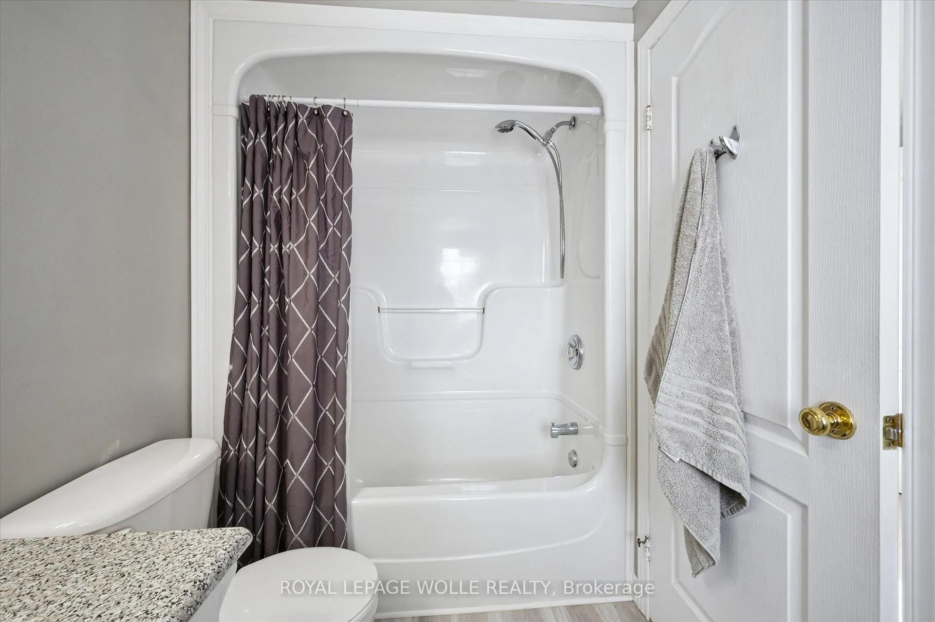 Photo 27 of 731 Breakwater Crescent, Waterloo — HOMEH