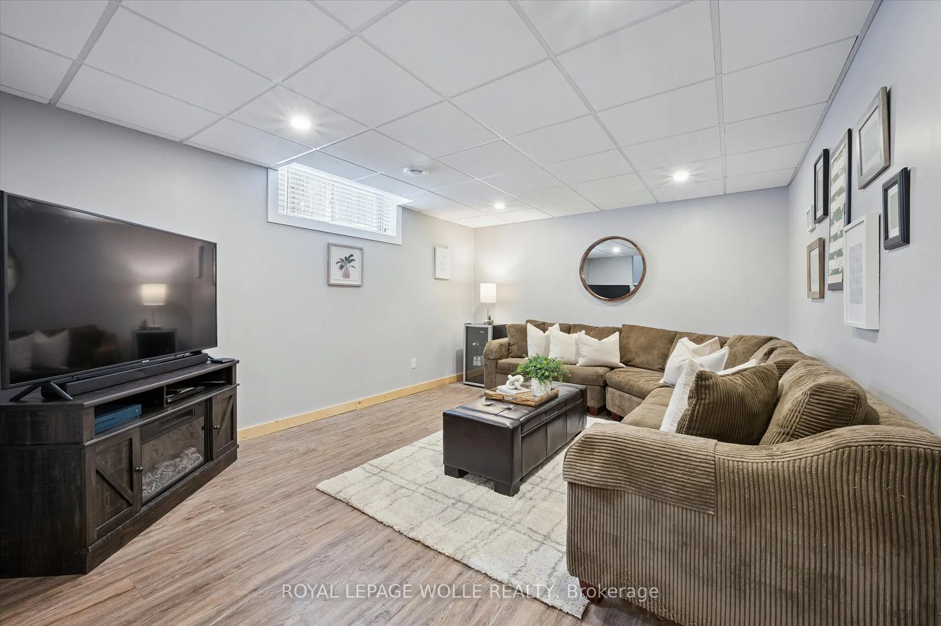 Photo 28 of 731 Breakwater Crescent, Waterloo — HOMEH