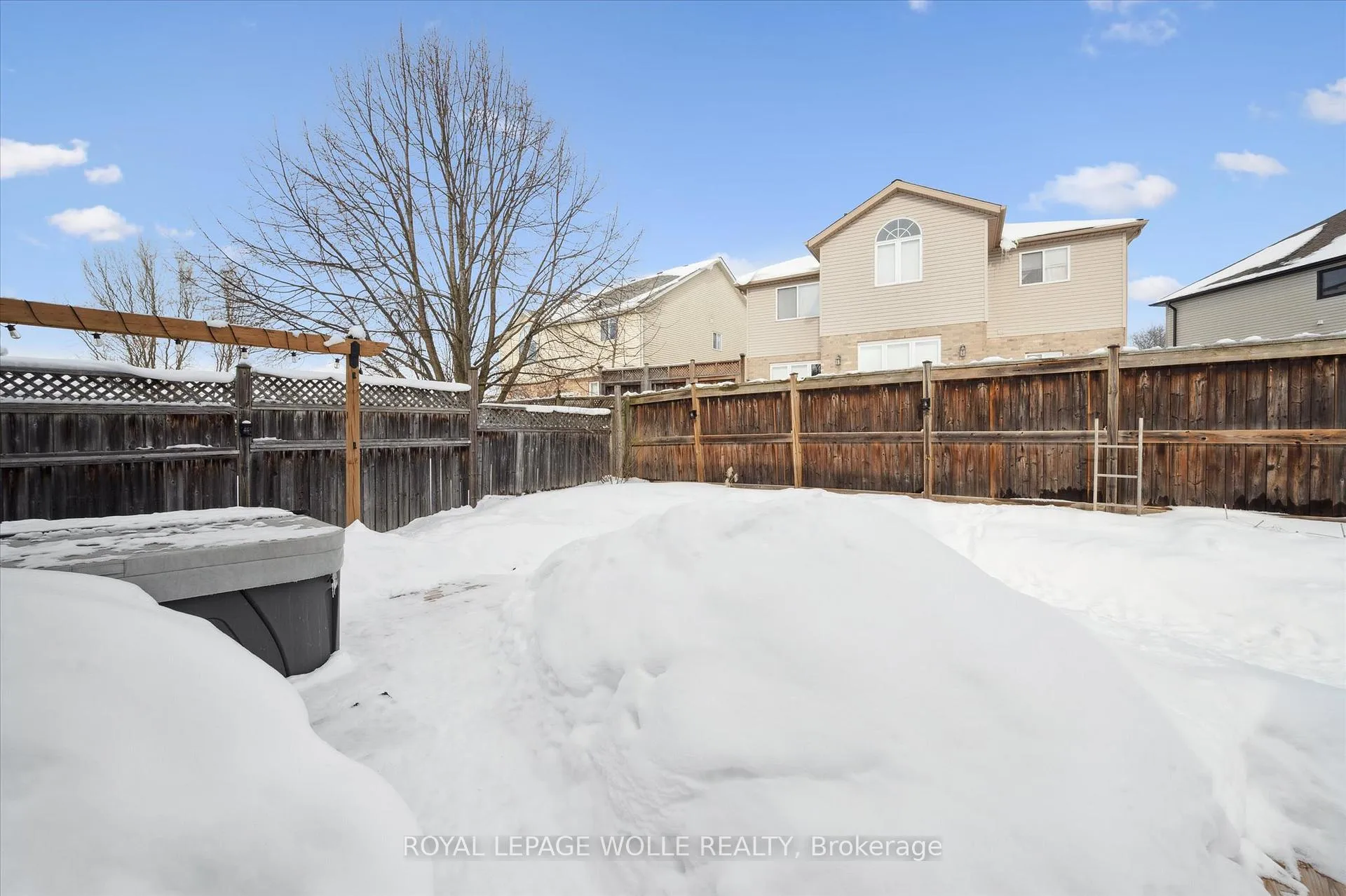 Photo 33 of 731 Breakwater Crescent, Waterloo — HOMEH