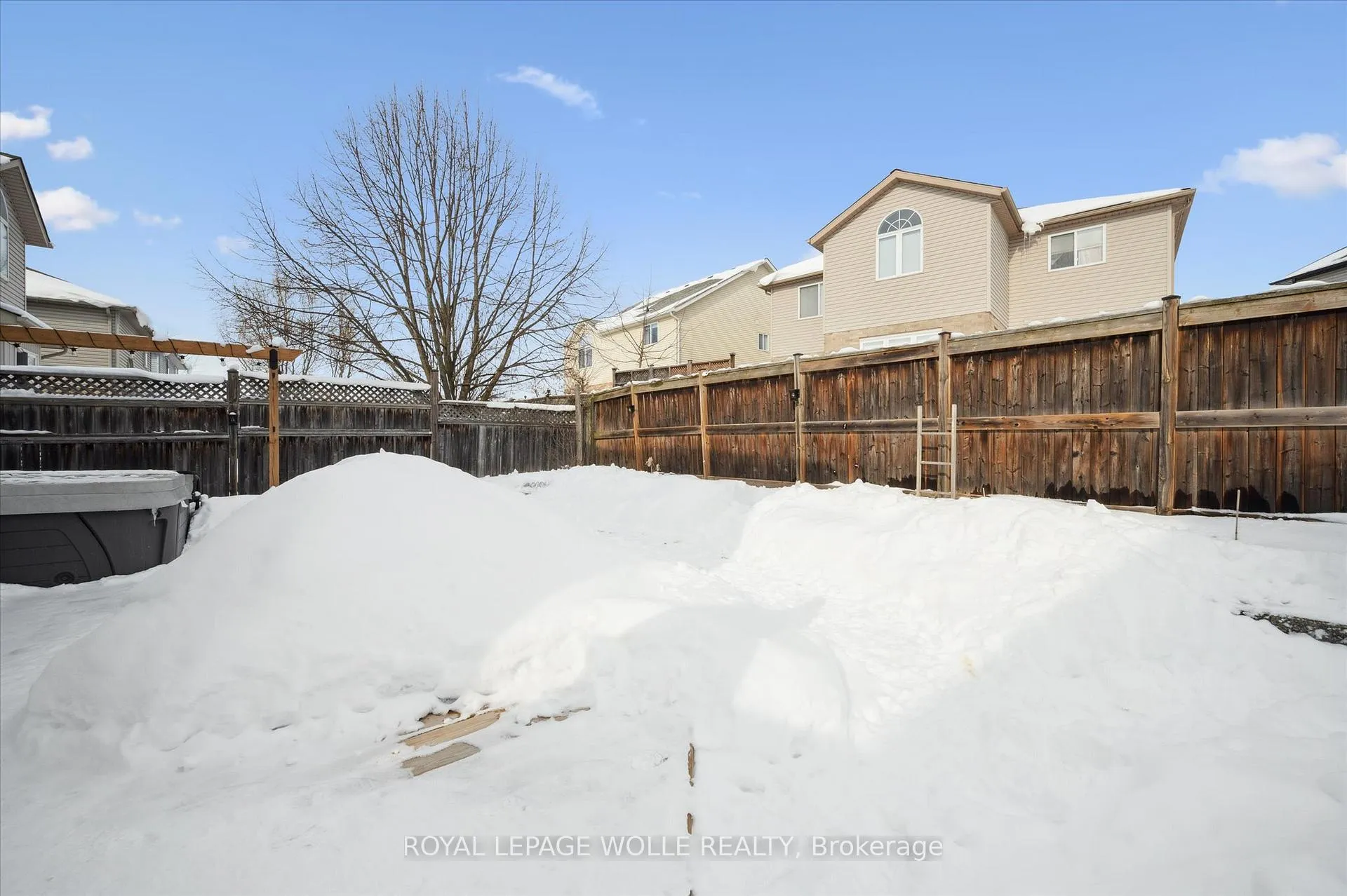 Photo 37 of 731 Breakwater Crescent, Waterloo — HOMEH