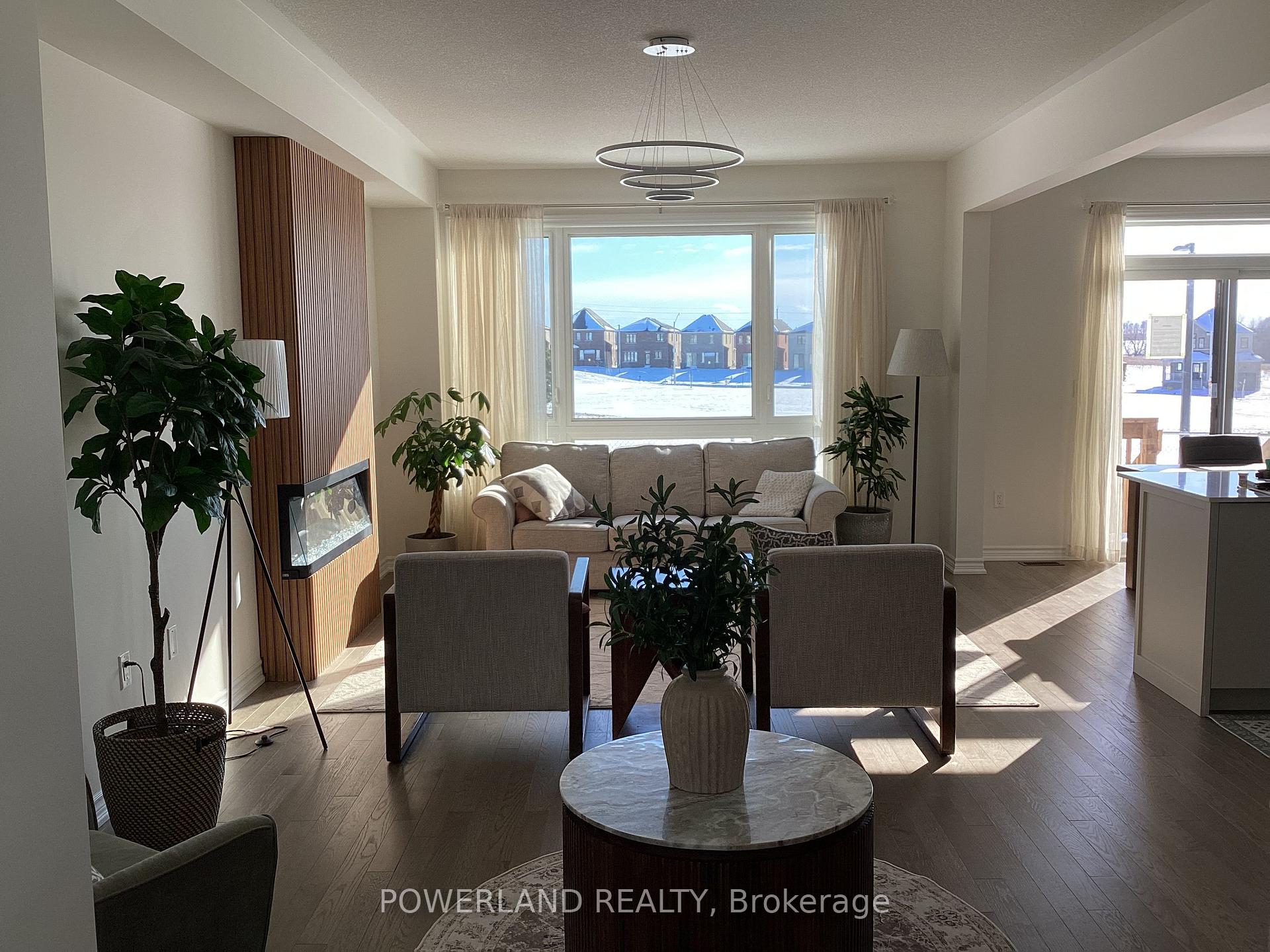 Photo 3 of 34 Phoenix Boulevard, Barrie, Rural Barrie Southeast — HOMEH