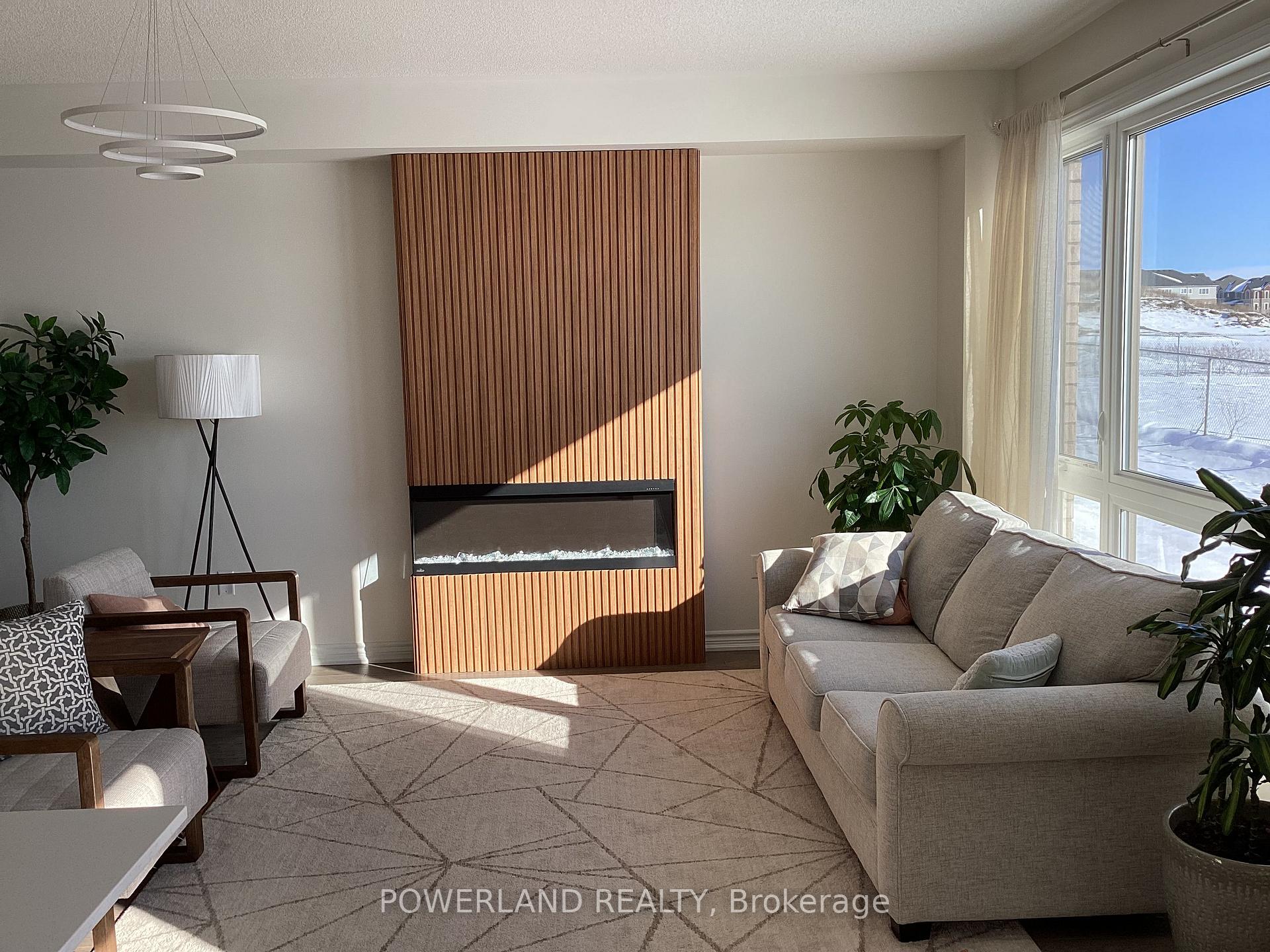 Photo 4 of 34 Phoenix Boulevard, Barrie, Rural Barrie Southeast — HOMEH