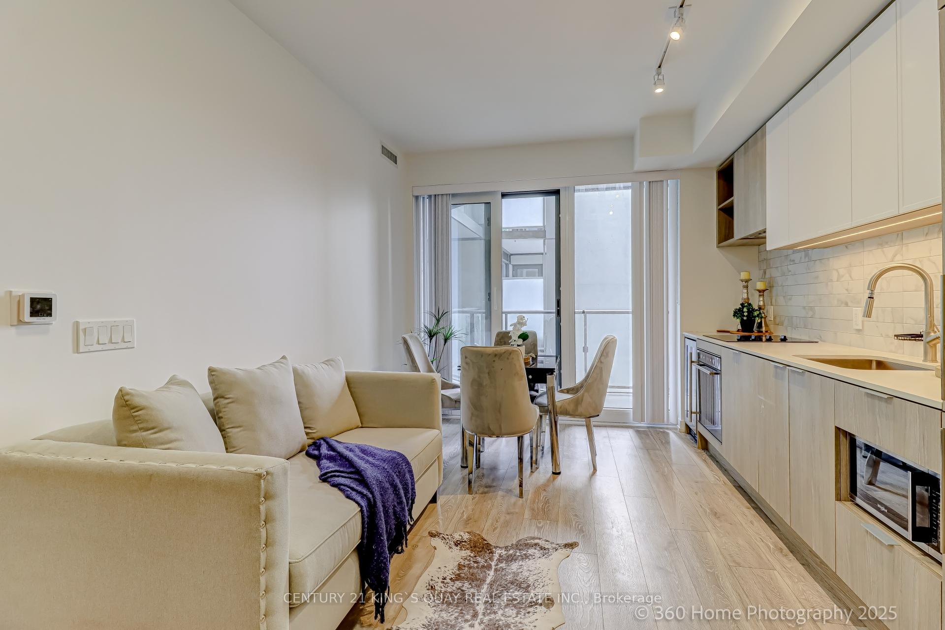 Front of Unit 601, 2020 Bathurst Street